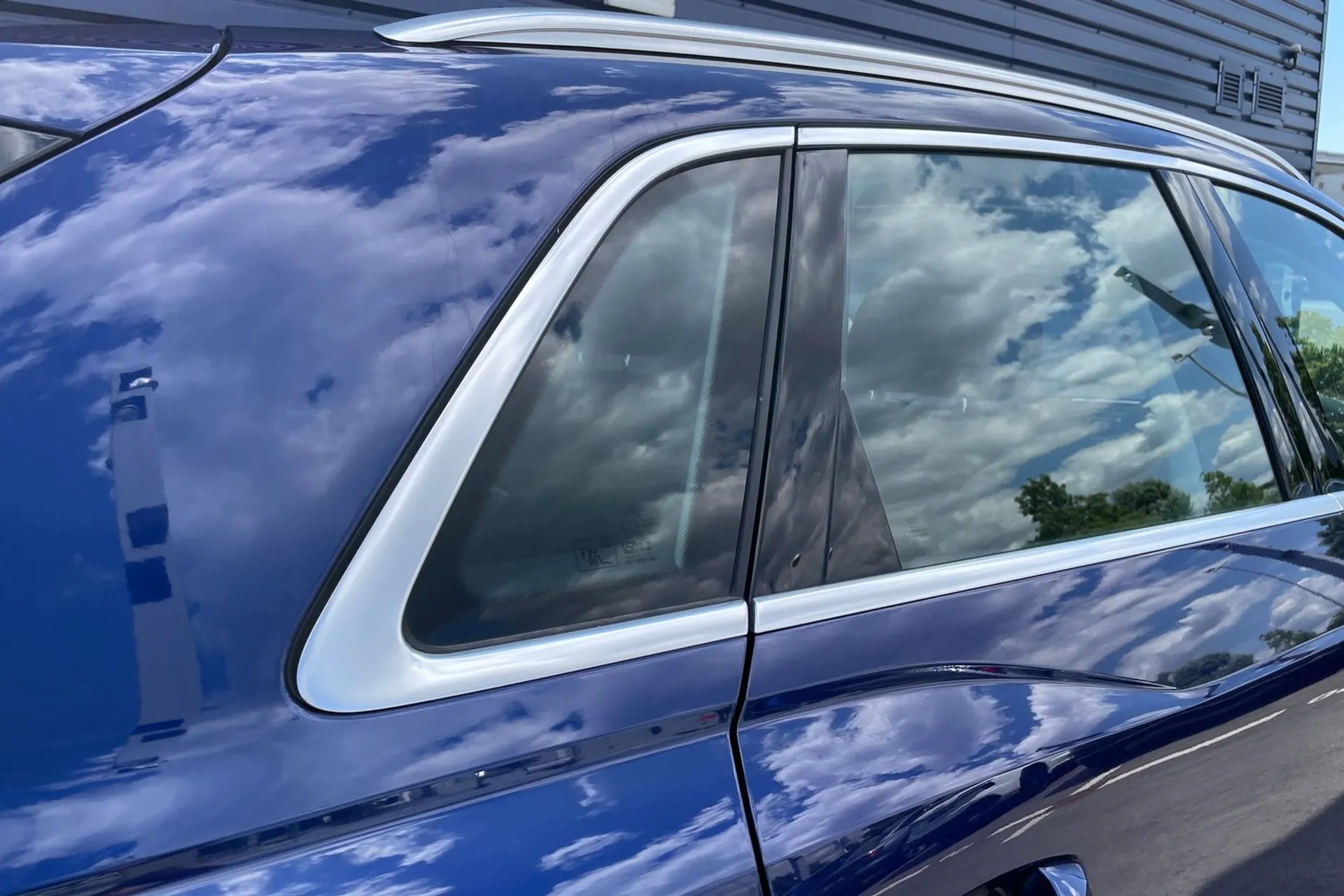 Audi Q3 thumbnail image number 13