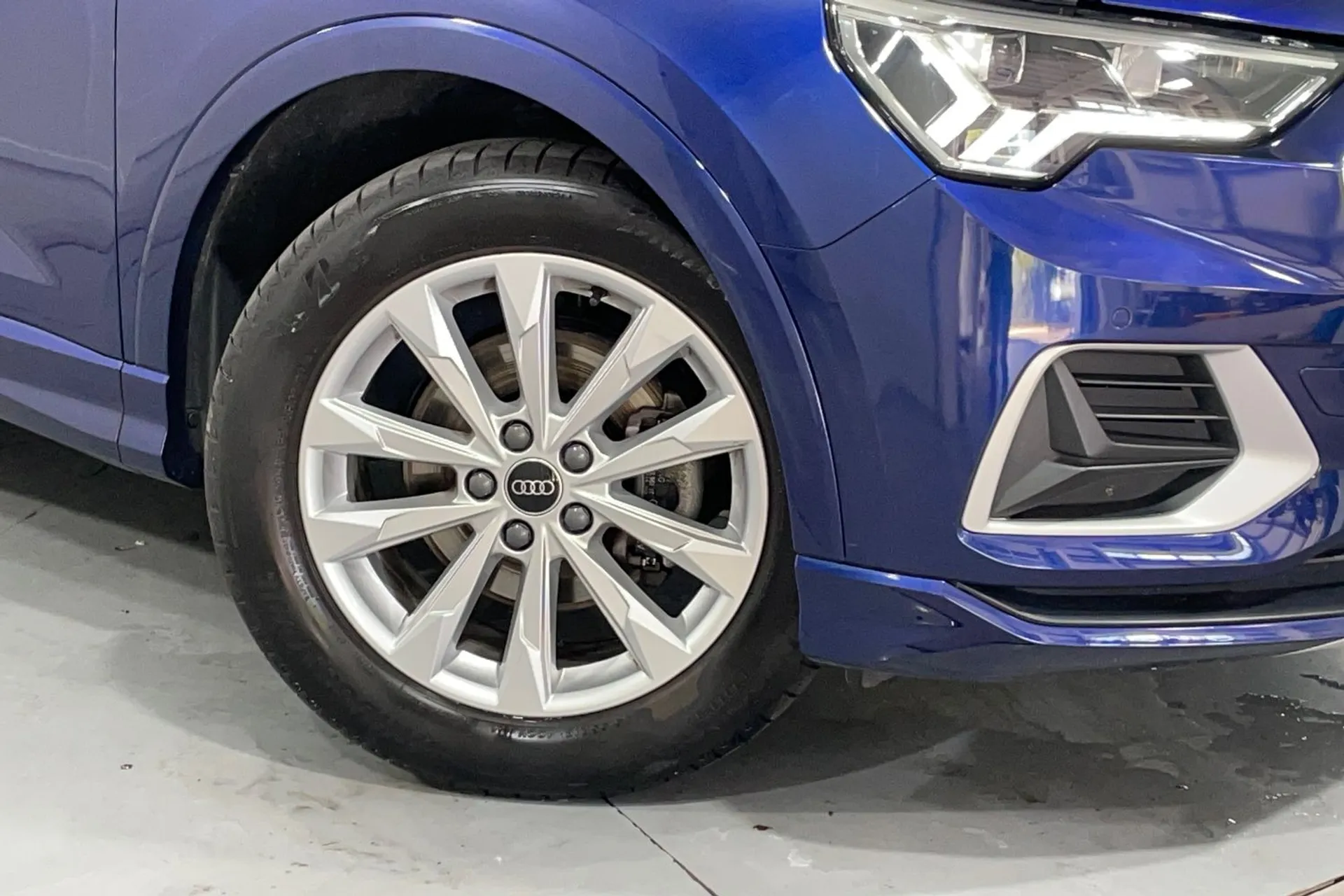 Audi Q3 thumbnail image number 9