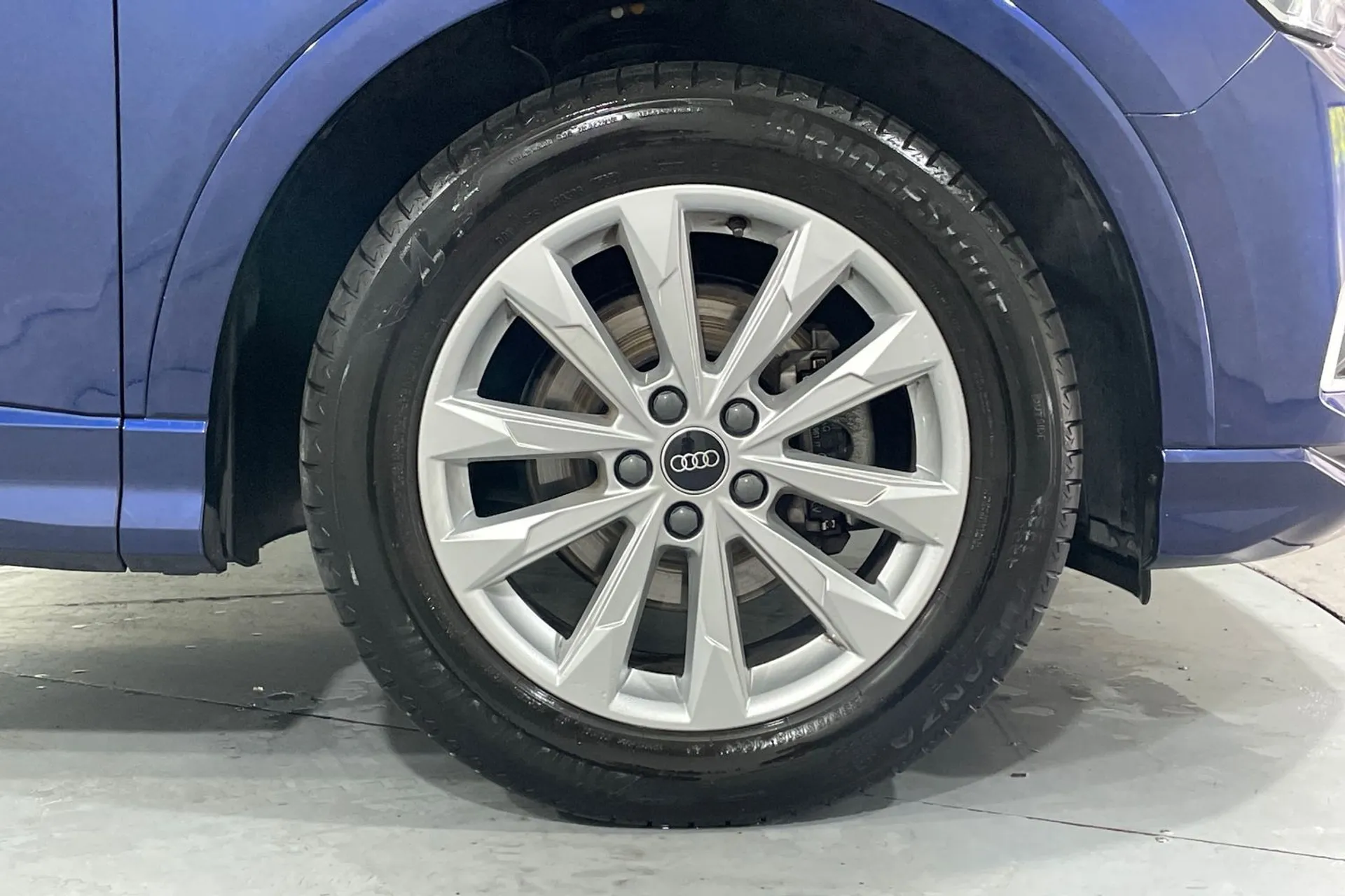 Audi Q3 thumbnail image number 12