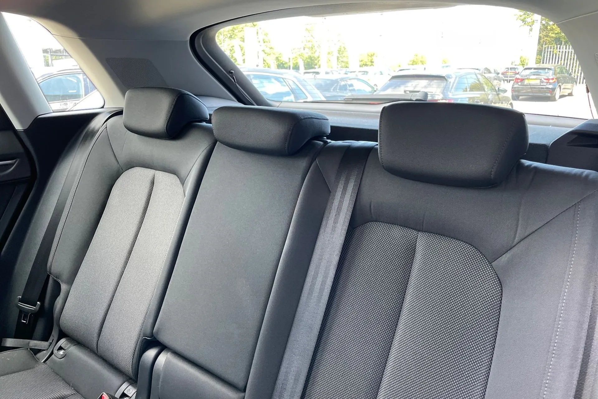 Audi Q3 thumbnail image number 33