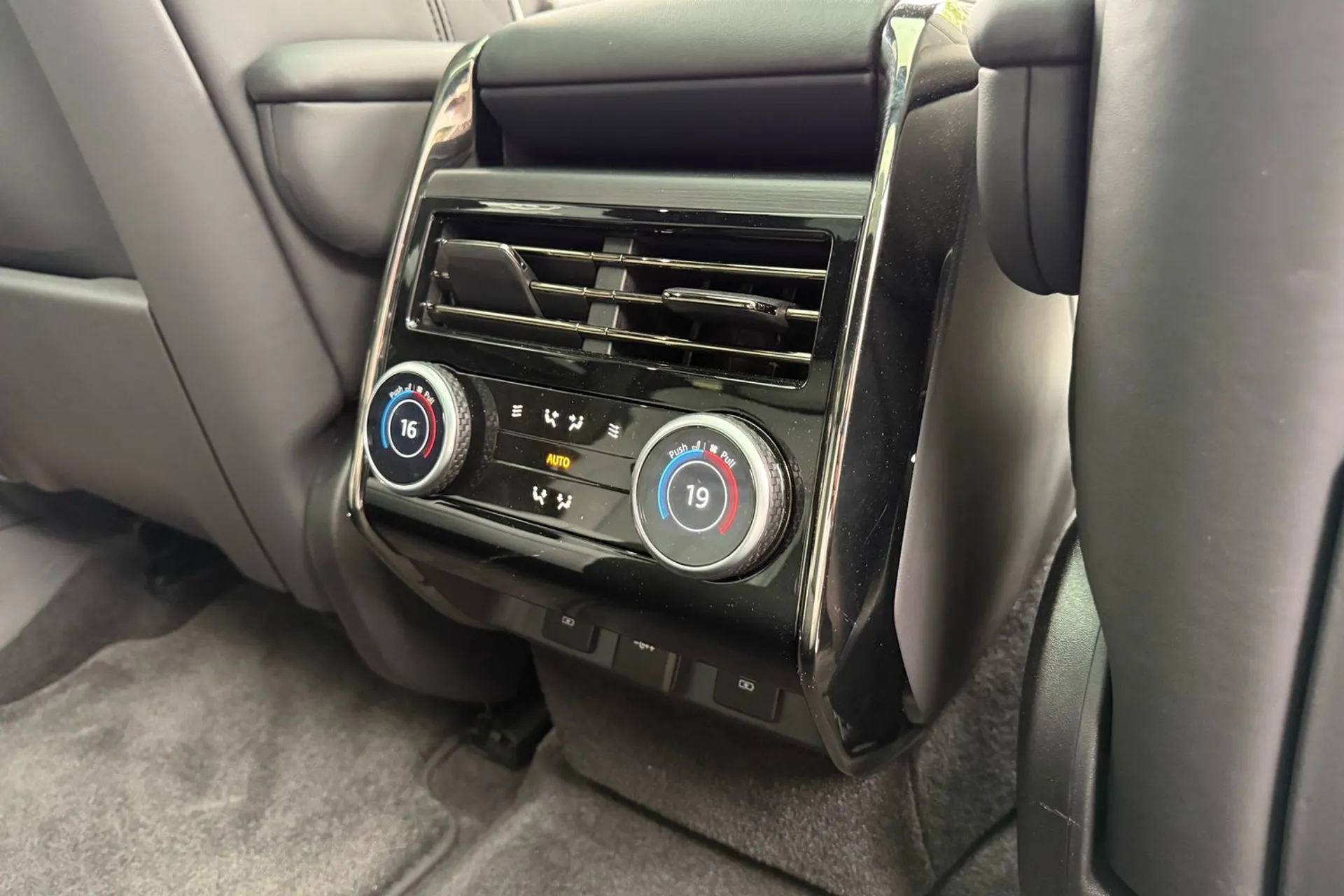 LAND ROVER RANGE ROVER SPORT thumbnail image number 40