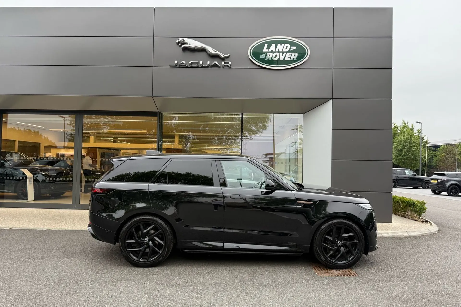 LAND ROVER RANGE ROVER SPORT thumbnail image number 2