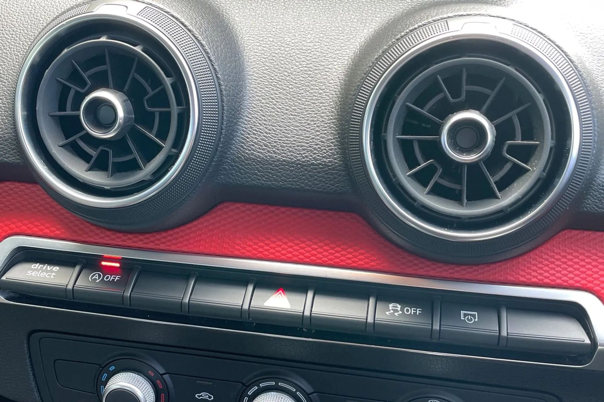 Audi Q2 thumbnail image number 45