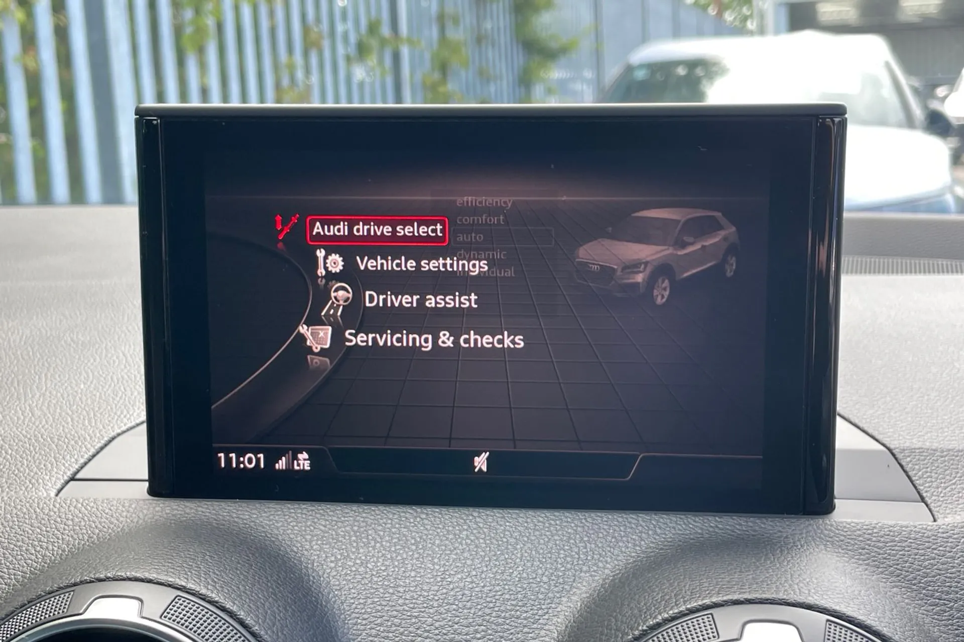 Audi Q2 thumbnail image number 30