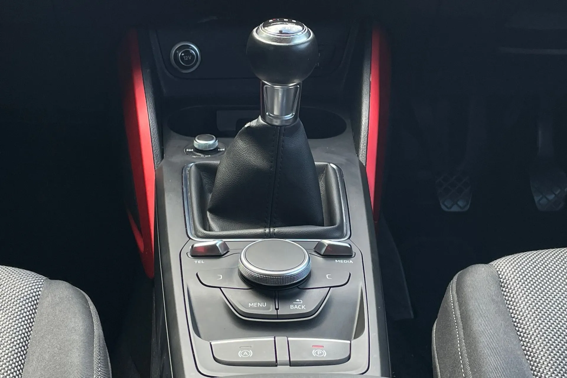 Audi Q2 thumbnail image number 41