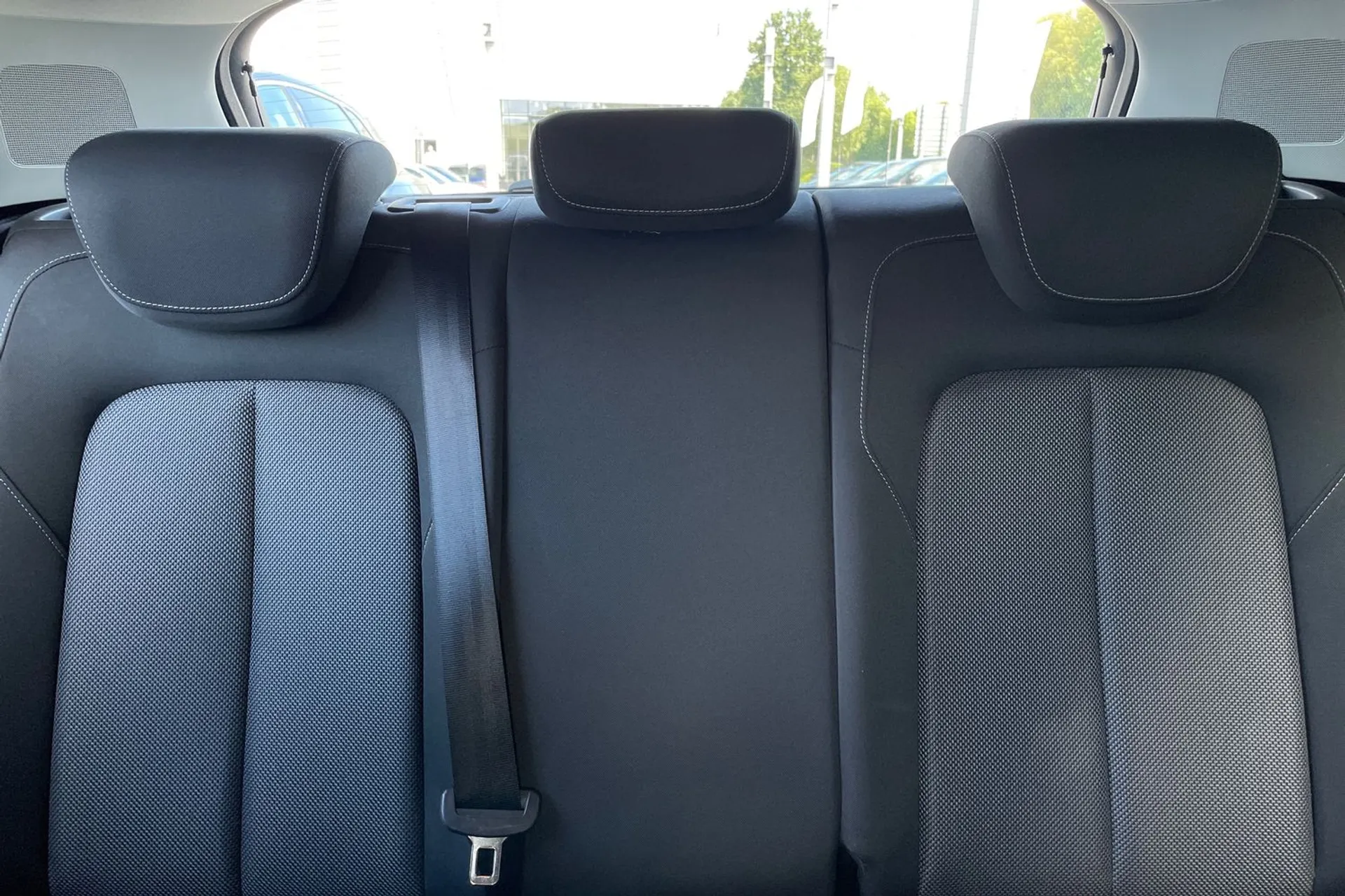 Audi Q2 thumbnail image number 36