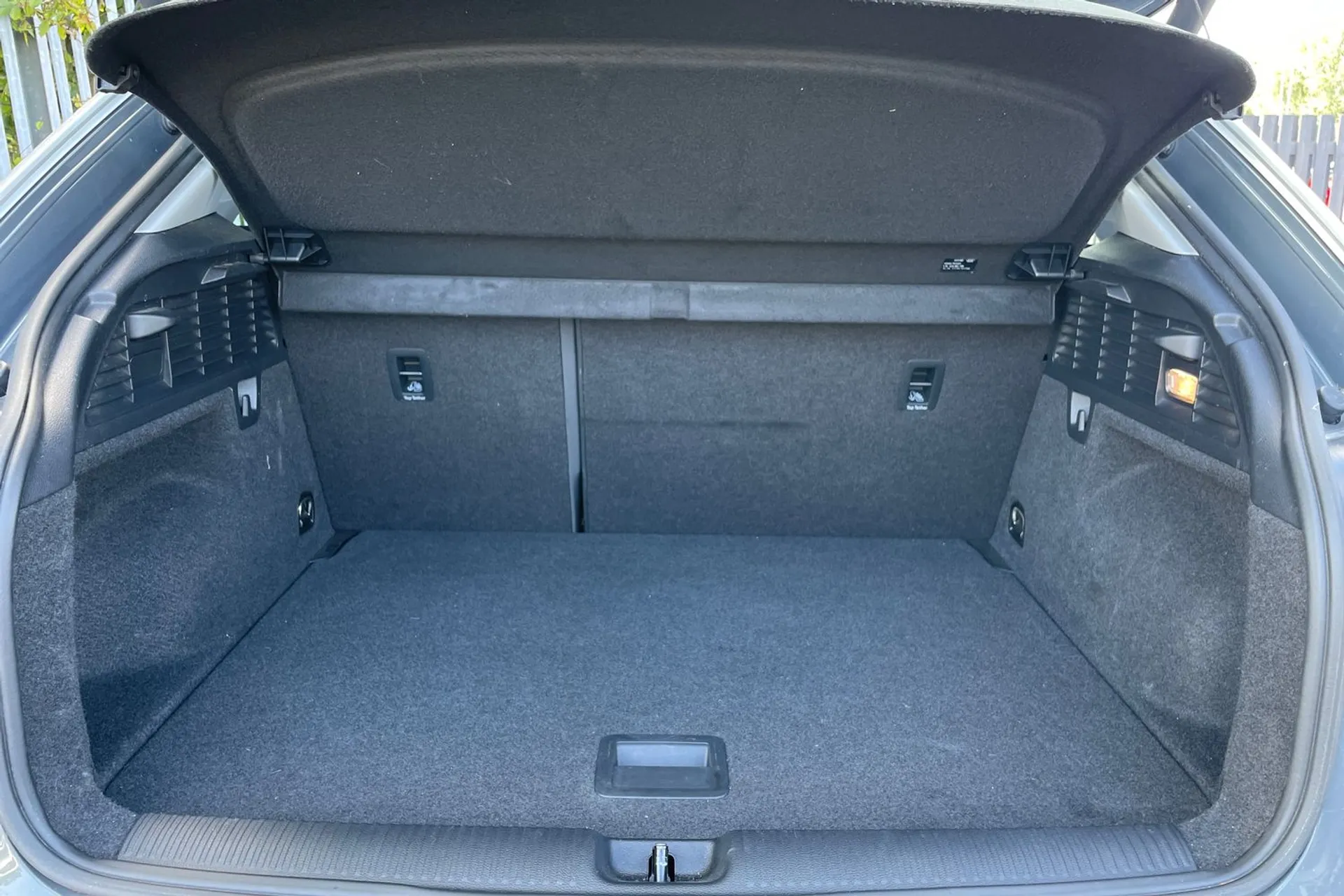 Audi Q2 thumbnail image number 18