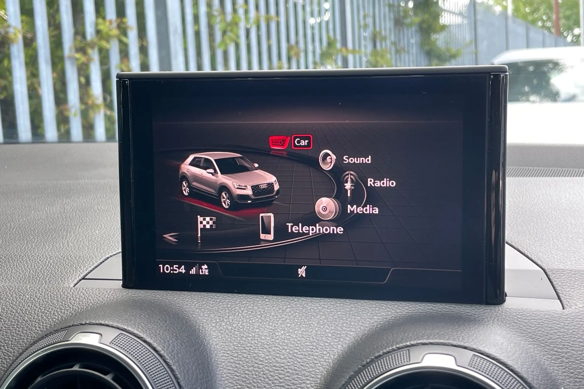 Audi Q2 thumbnail image number 23