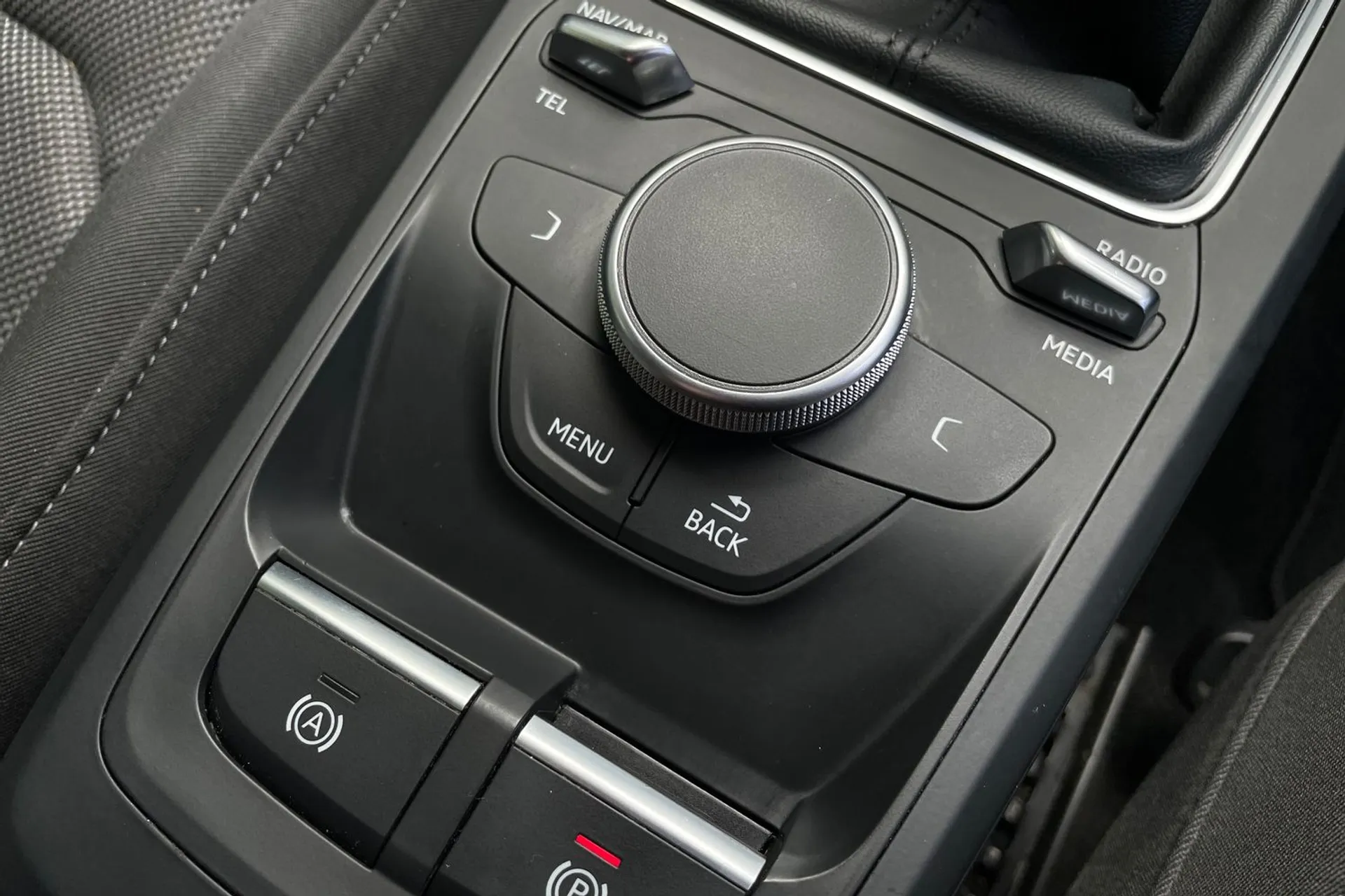 Audi Q2 thumbnail image number 35