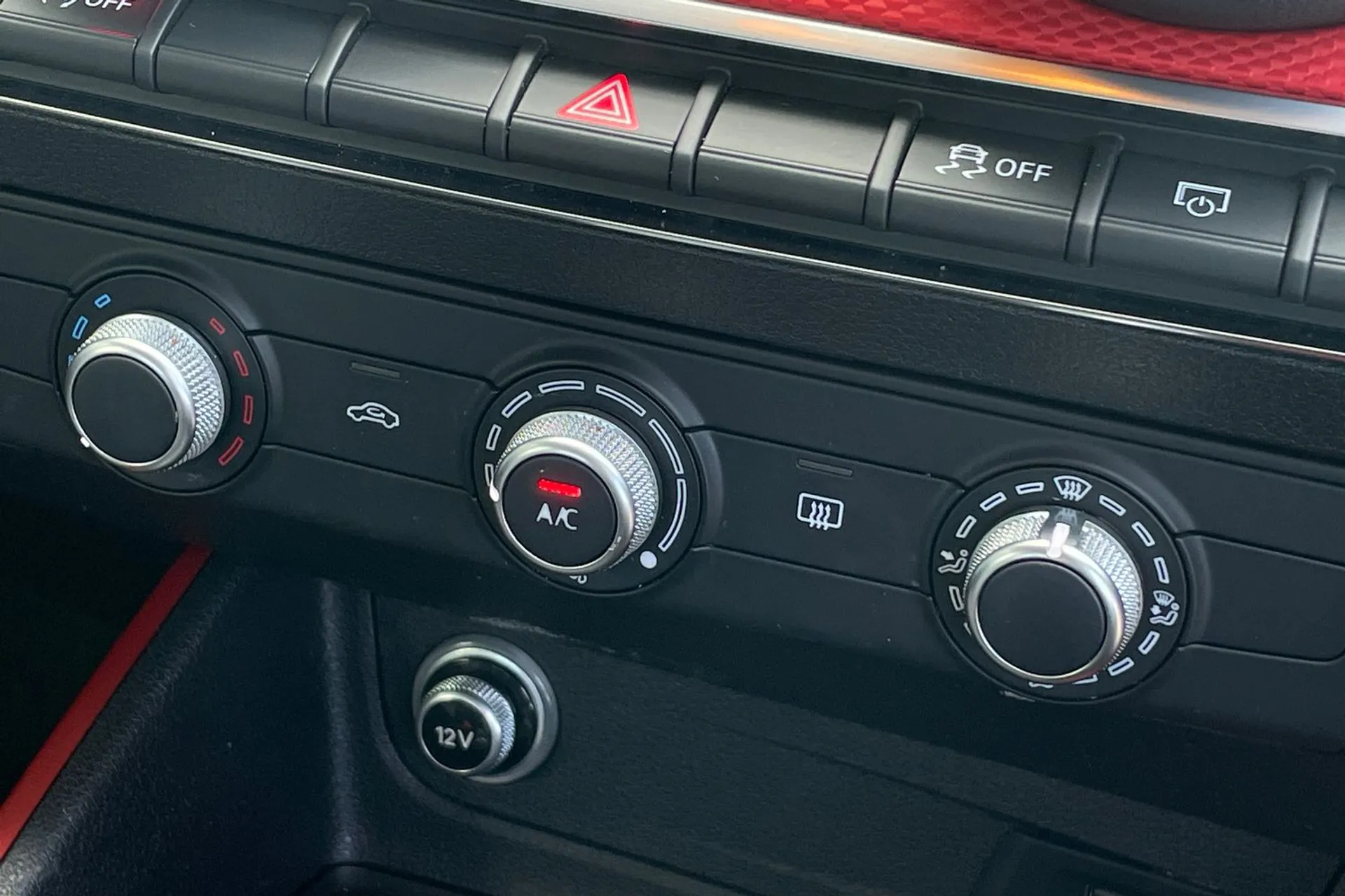 Audi Q2 thumbnail image number 32