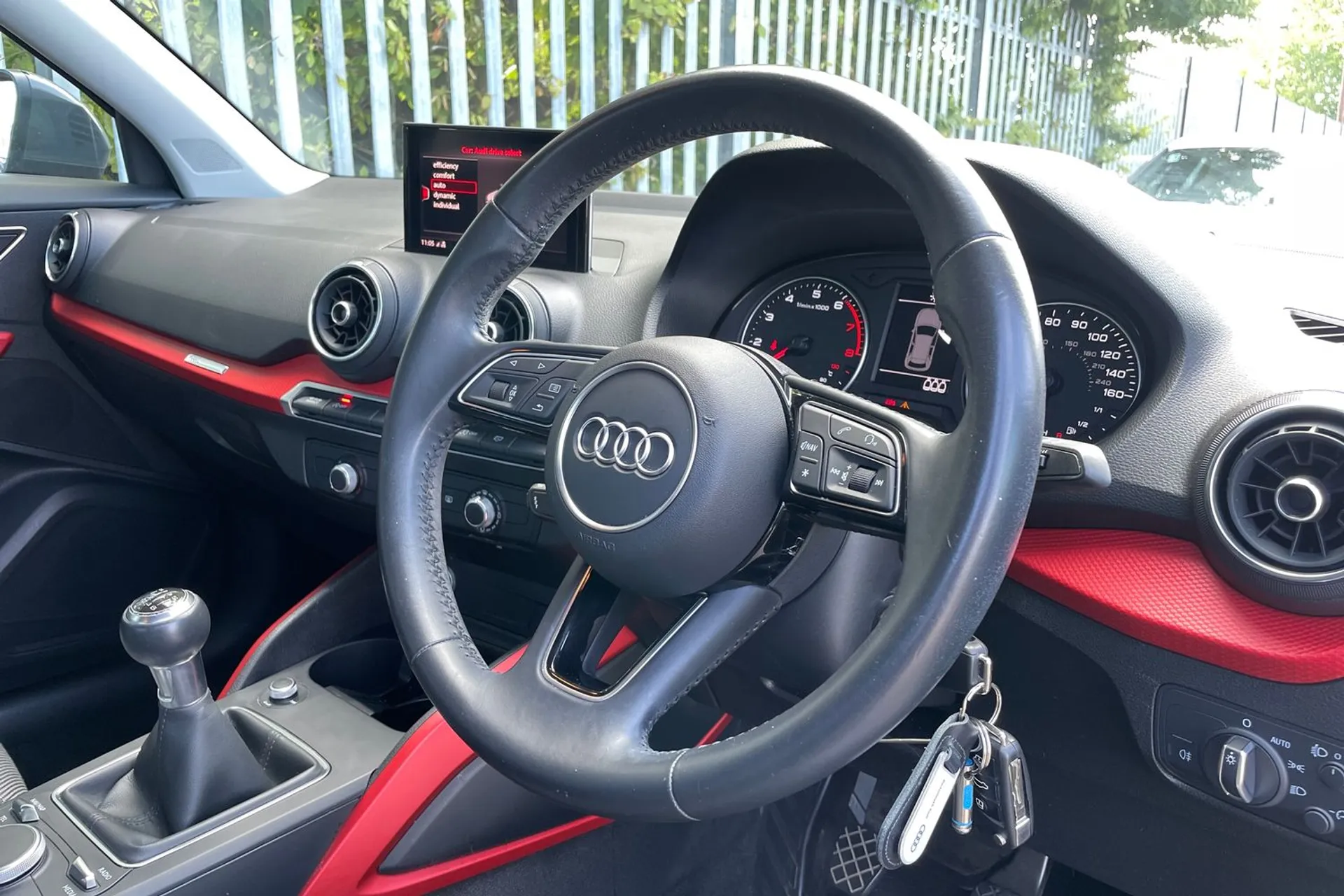 Audi Q2 thumbnail image number 28