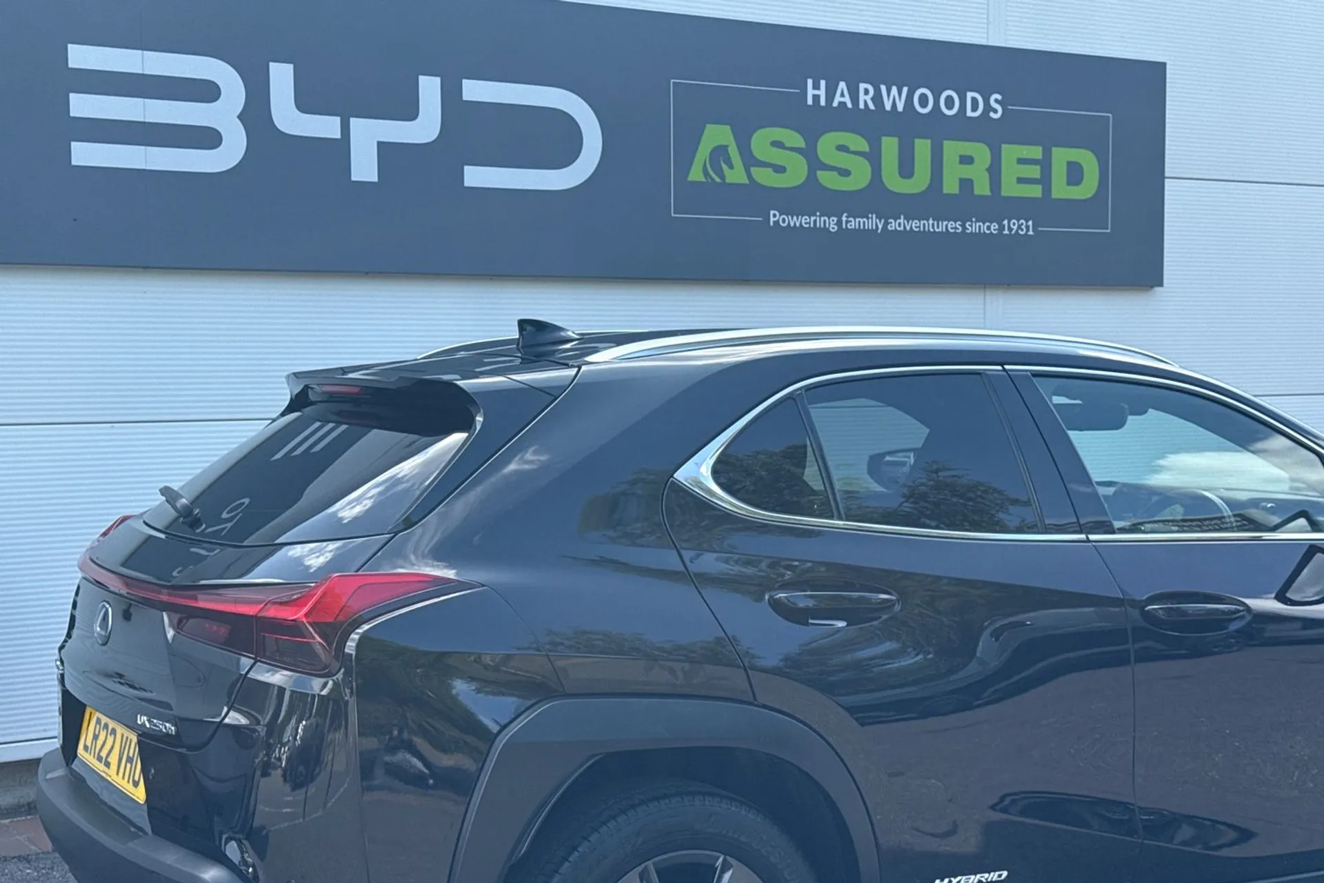 LEXUS UX thumbnail image number 37