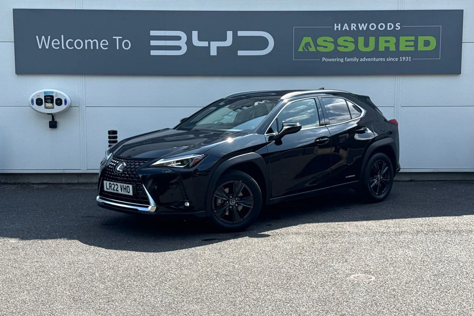 LEXUS UX thumbnail image number 14