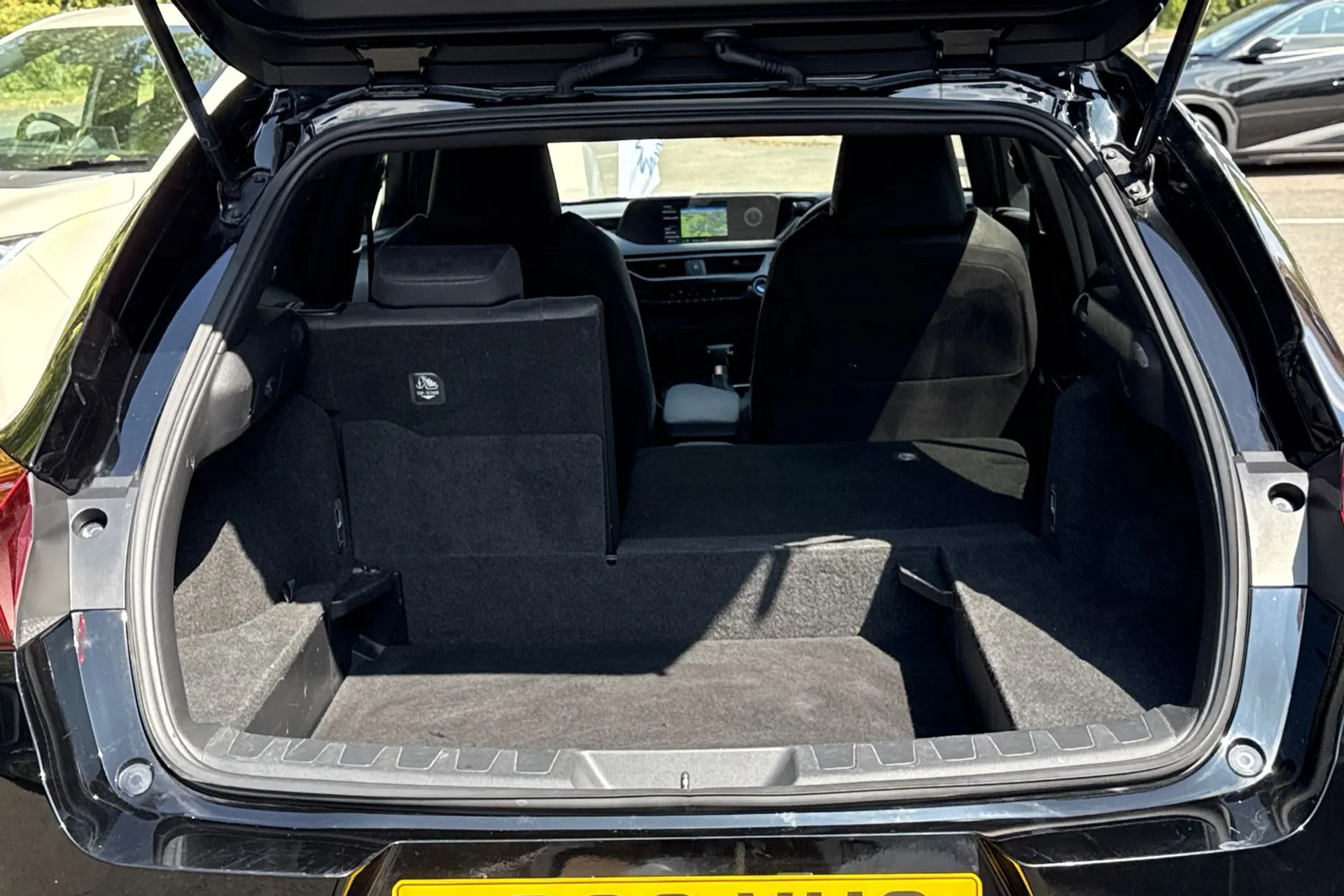 LEXUS UX thumbnail image number 39