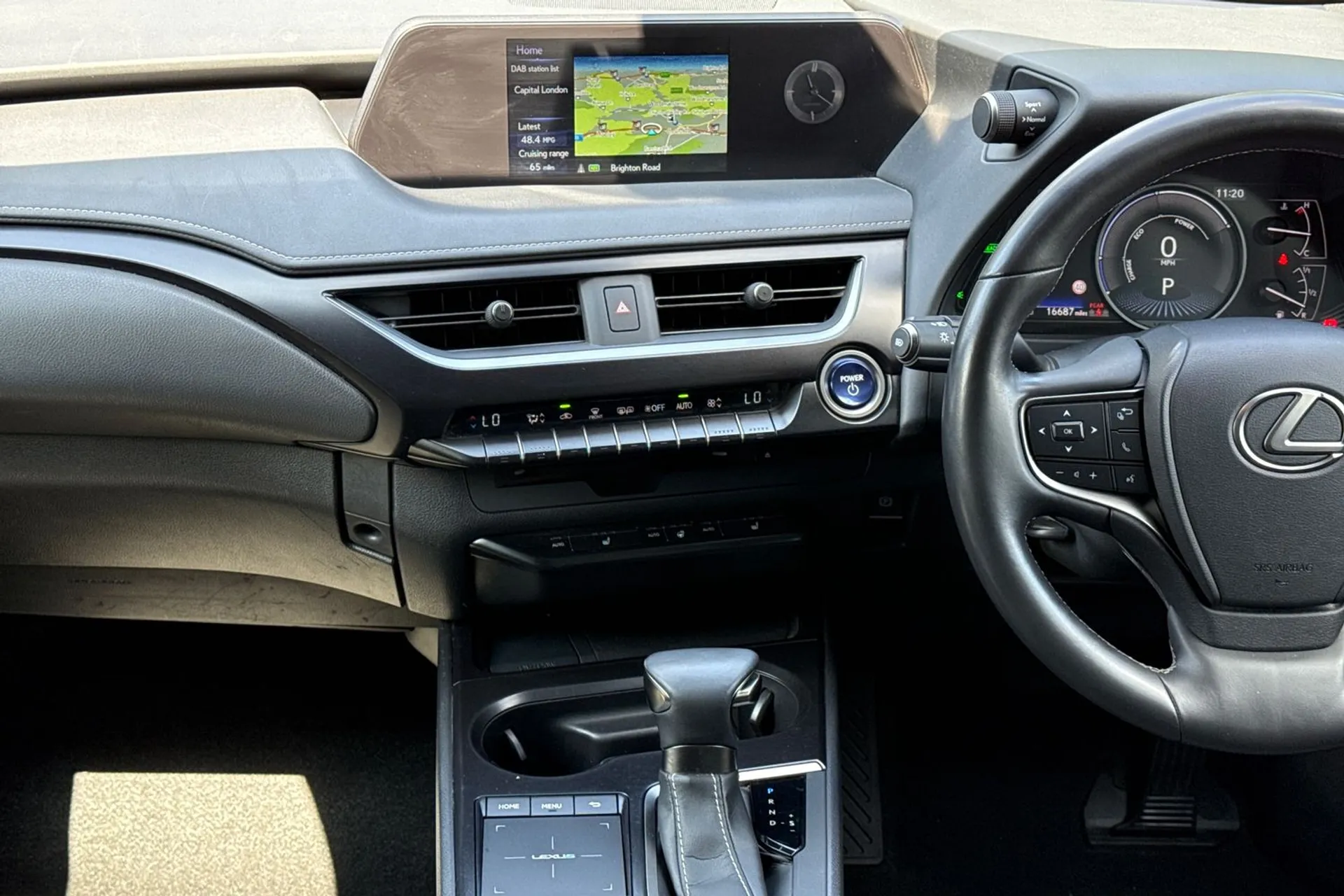 LEXUS UX thumbnail image number 32