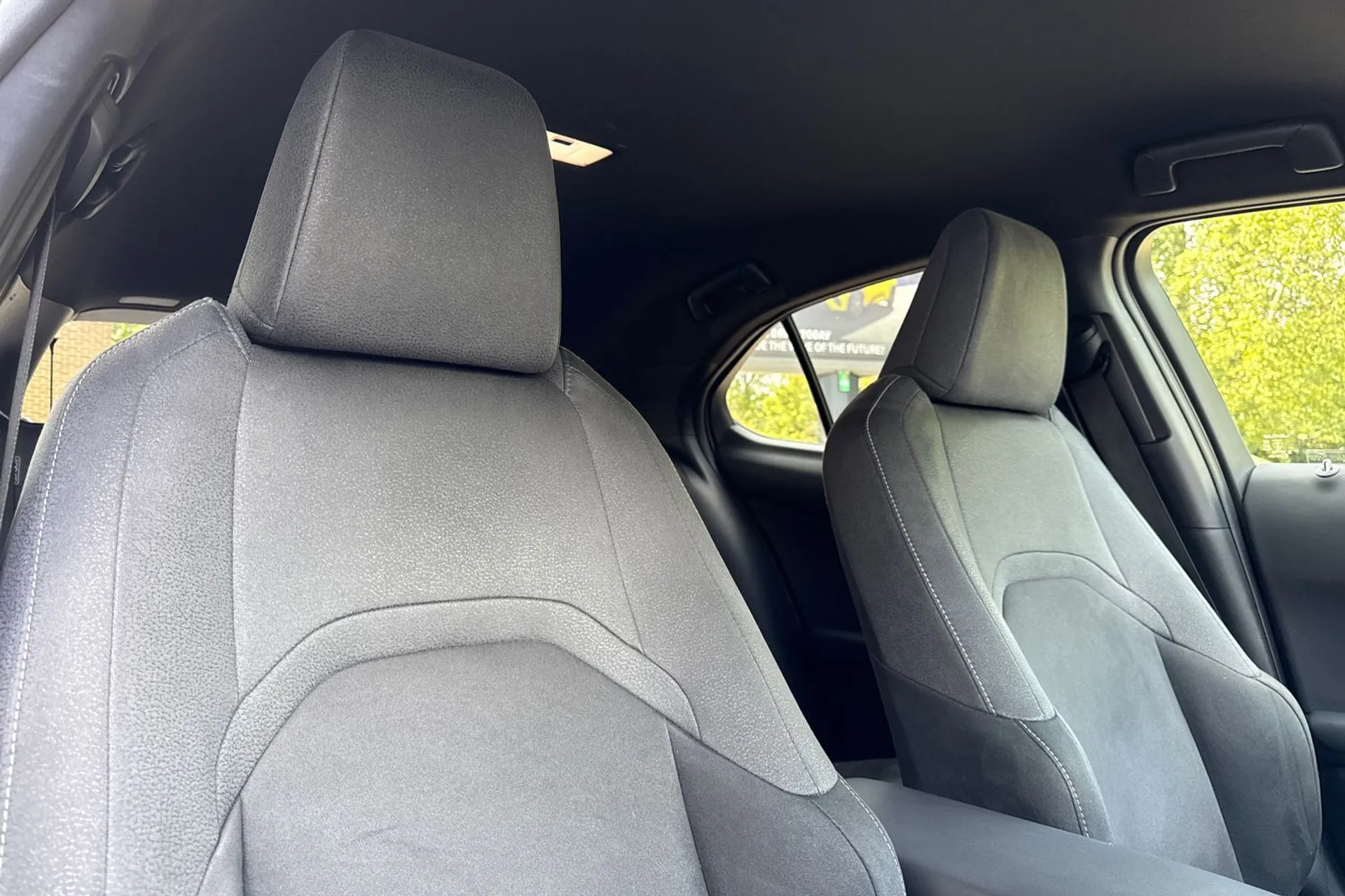 LEXUS UX thumbnail image number 53