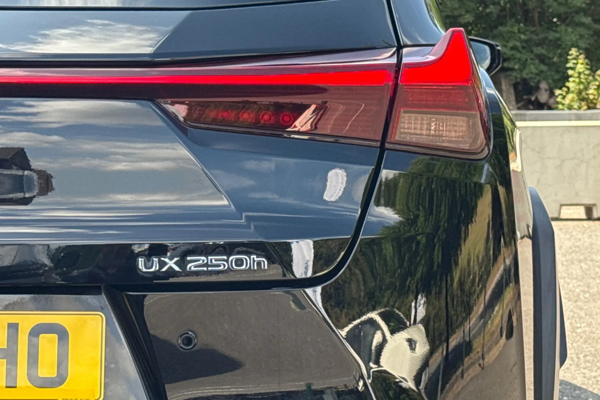 LEXUS UX thumbnail image number 30