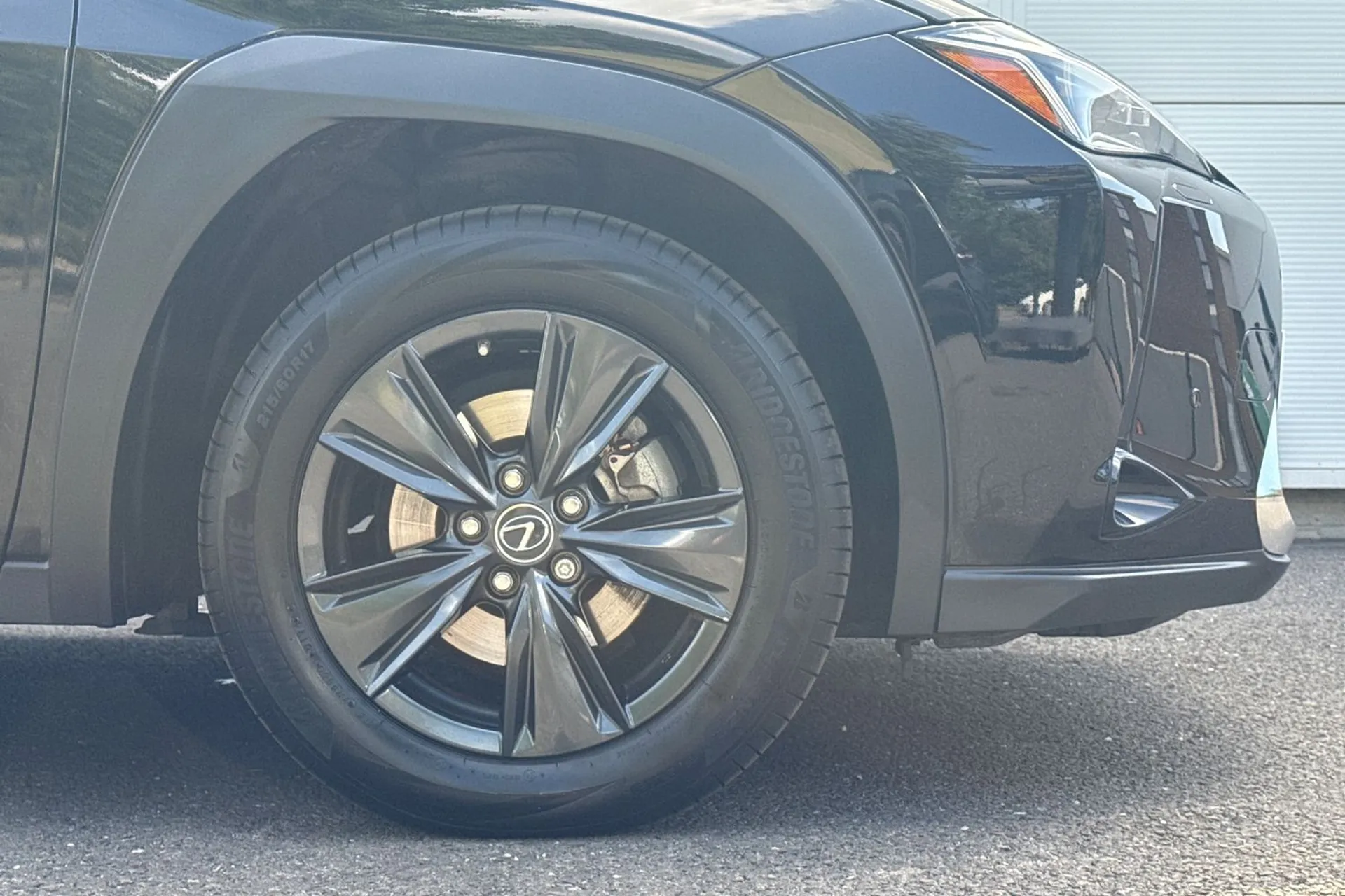 LEXUS UX thumbnail image number 22