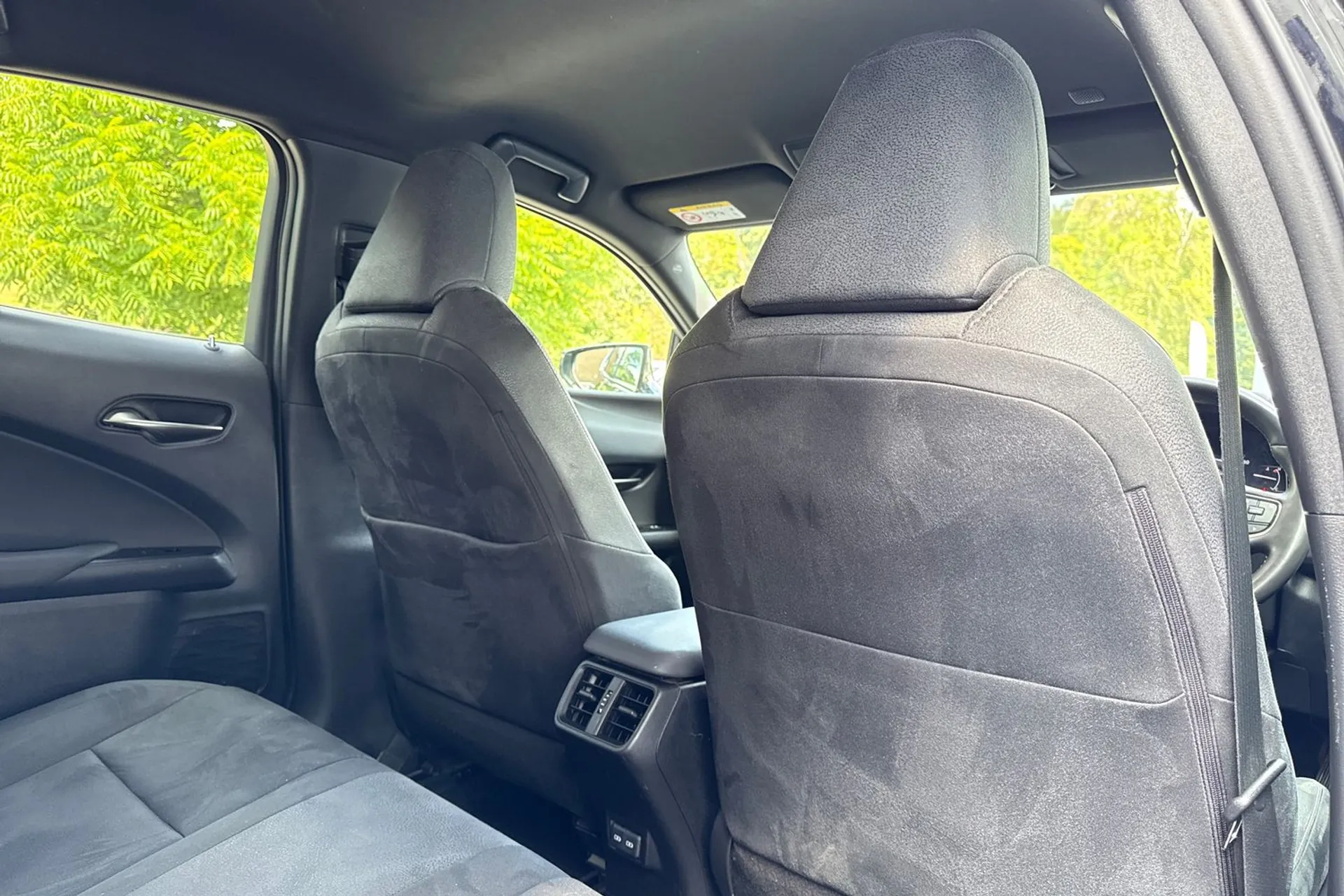 LEXUS UX thumbnail image number 10