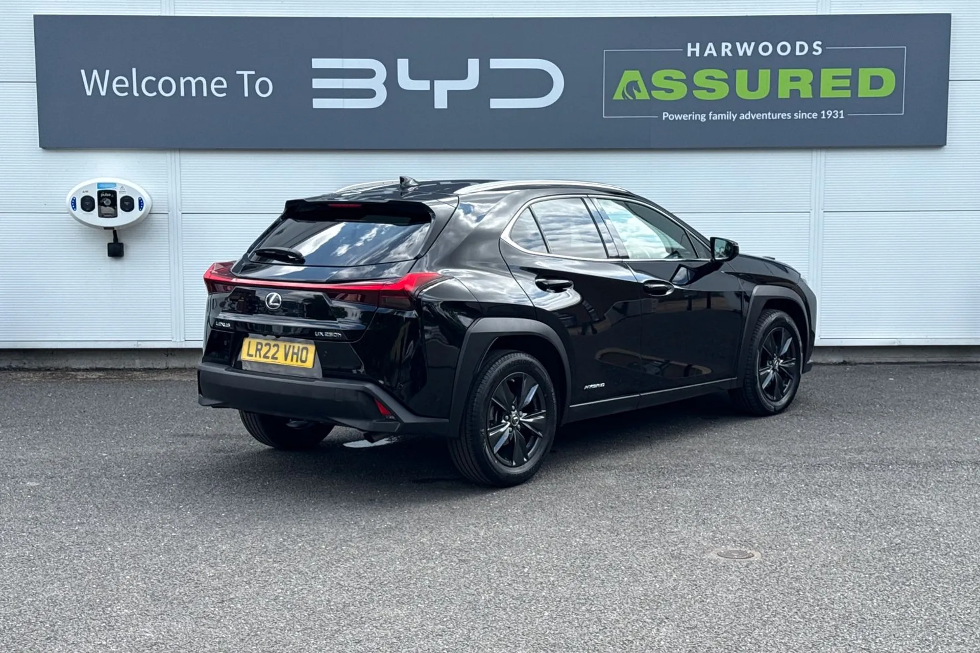 LEXUS UX thumbnail image number 6