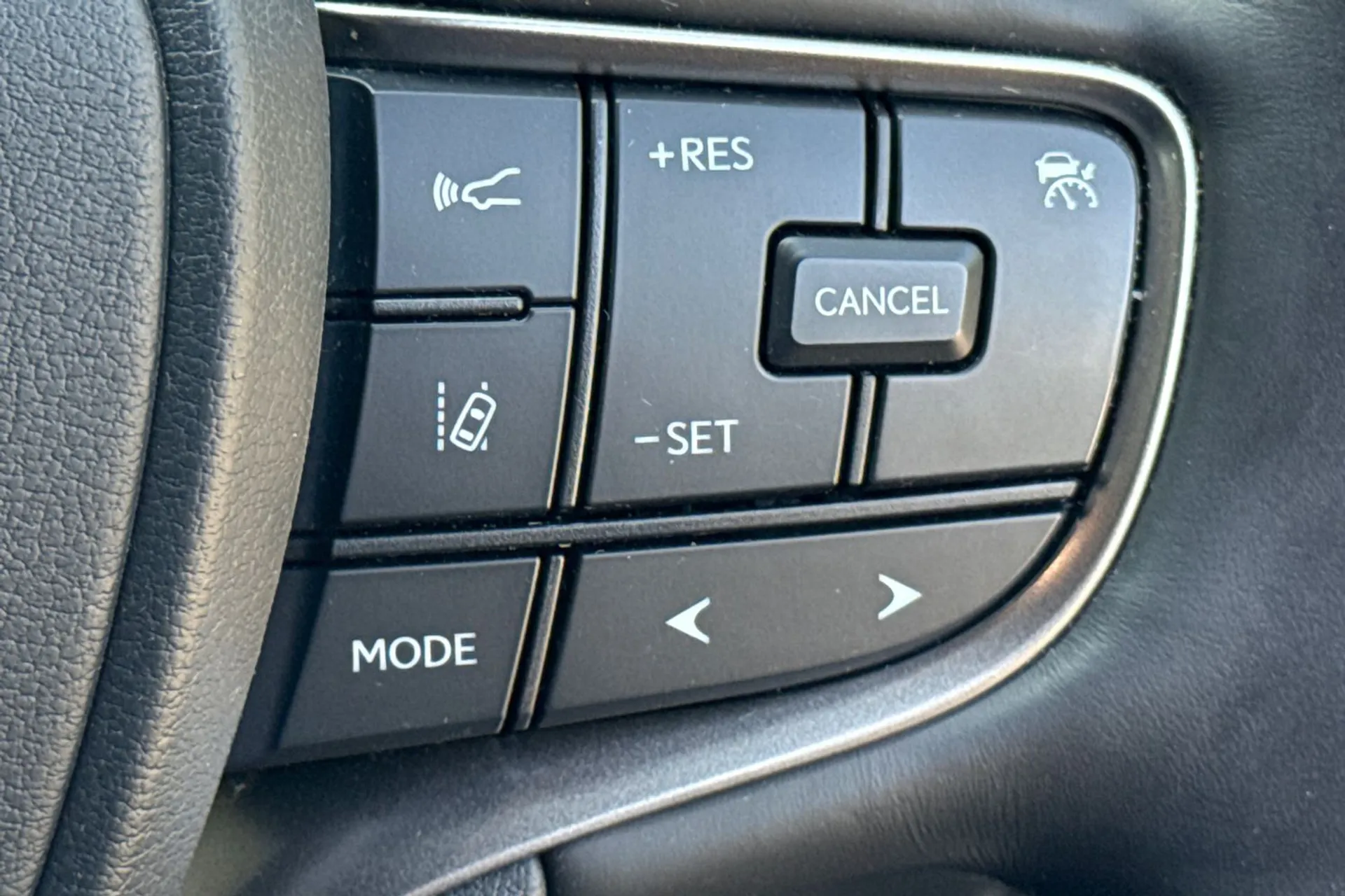 LEXUS UX thumbnail image number 46