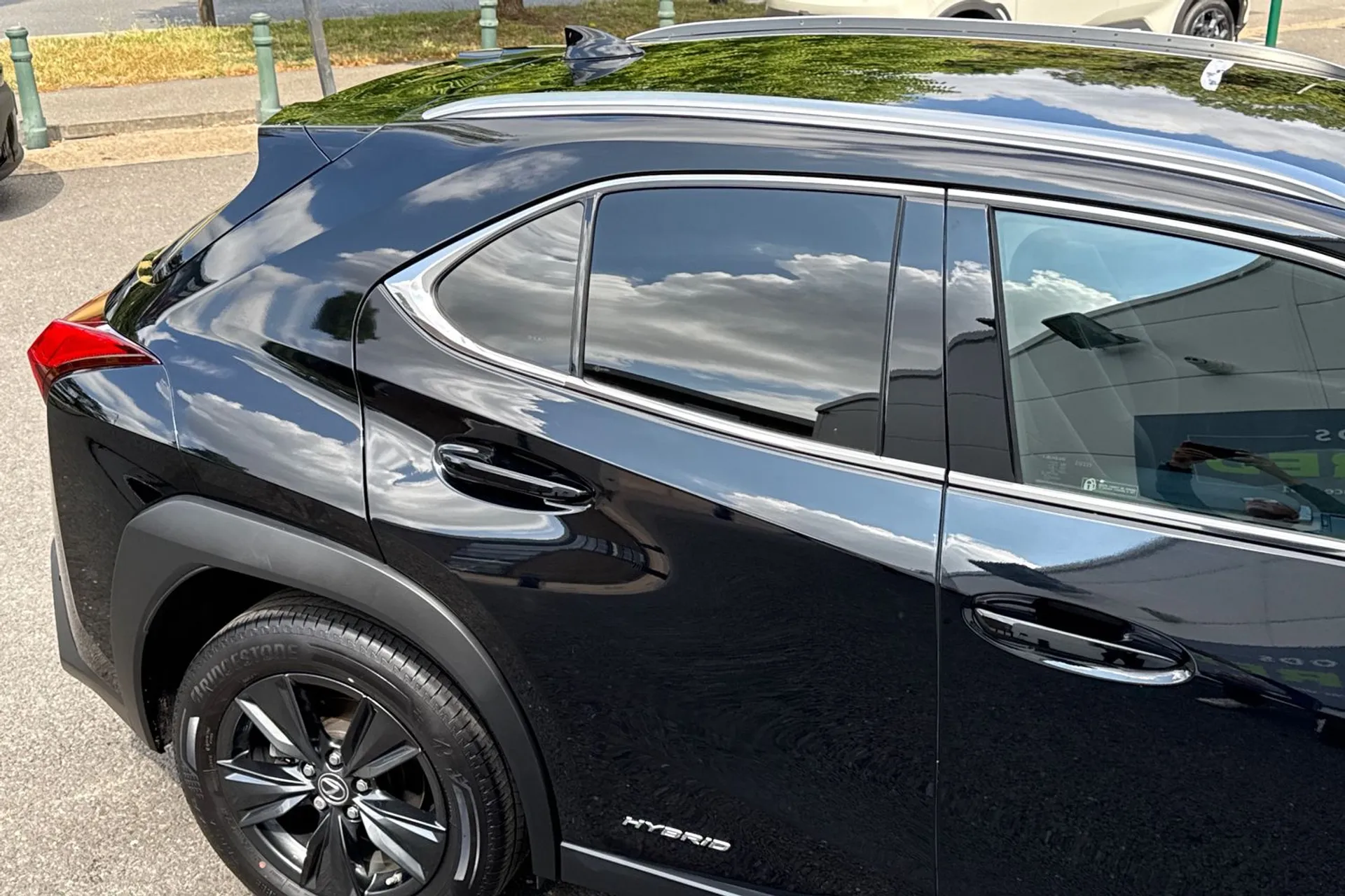 LEXUS UX thumbnail image number 36