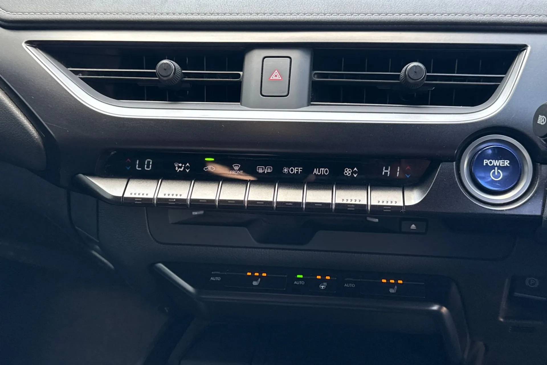 LEXUS UX thumbnail image number 47