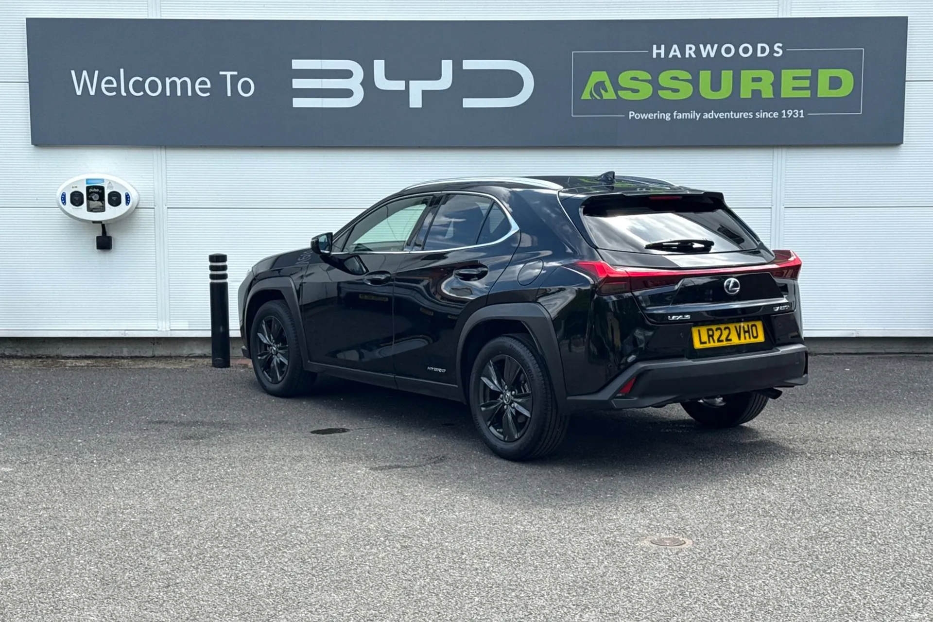 LEXUS UX thumbnail image number 8