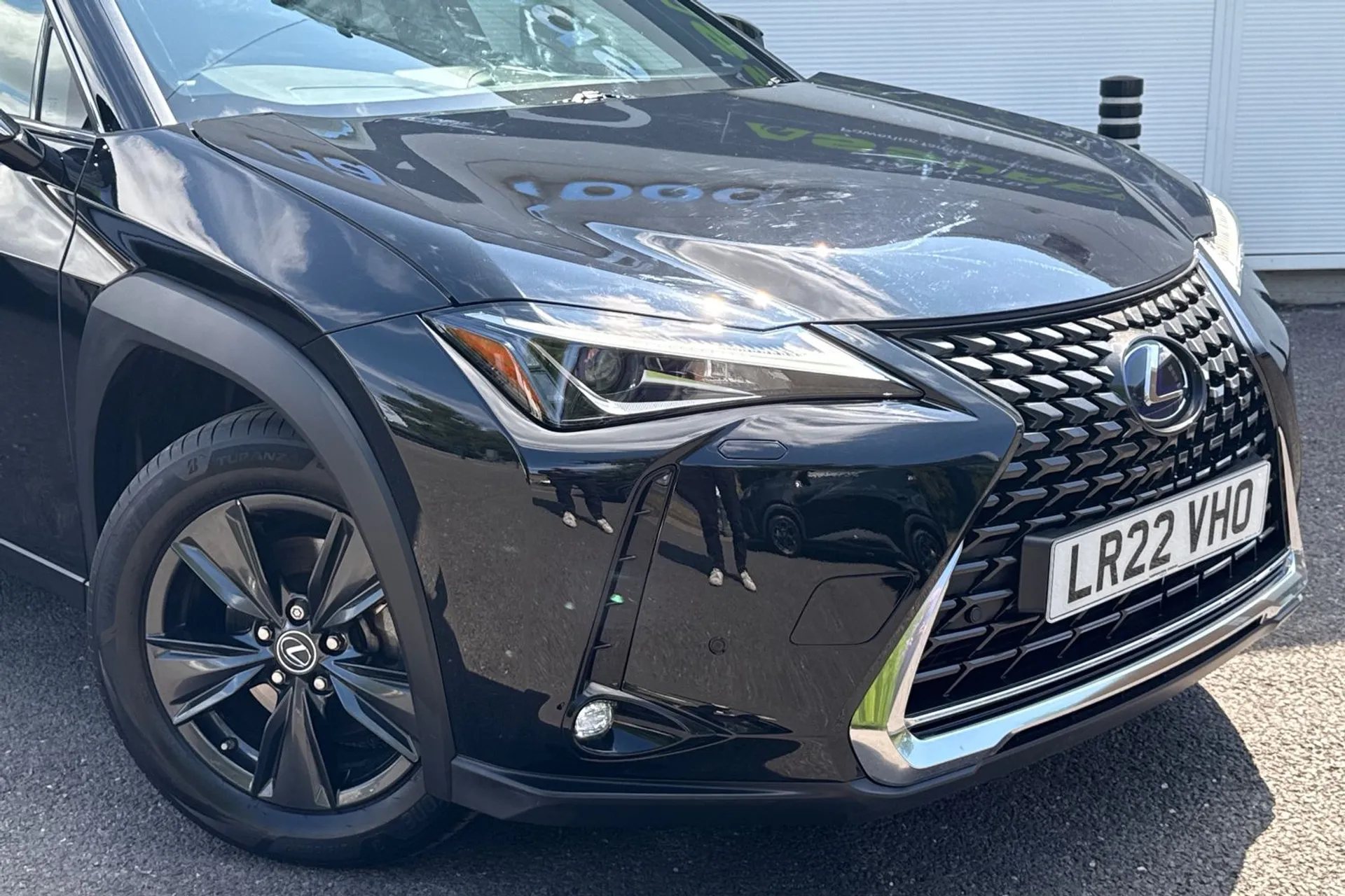 LEXUS UX thumbnail image number 21