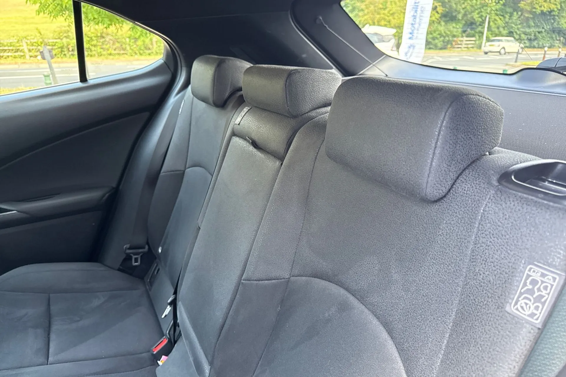 LEXUS UX thumbnail image number 28