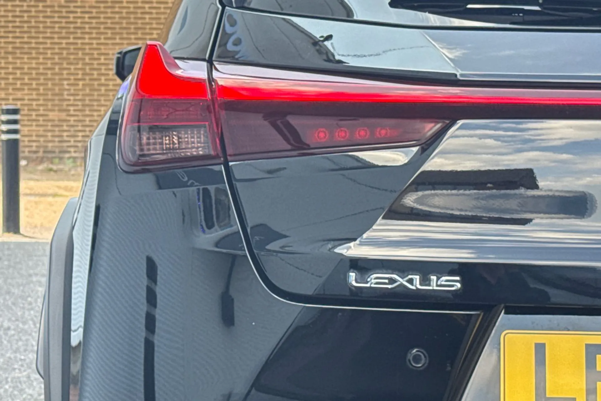 LEXUS UX thumbnail image number 29