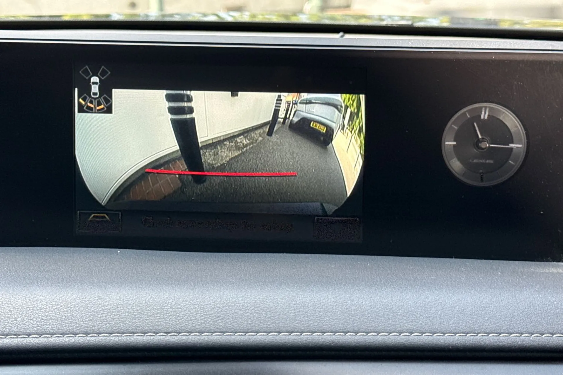 LEXUS UX thumbnail image number 5