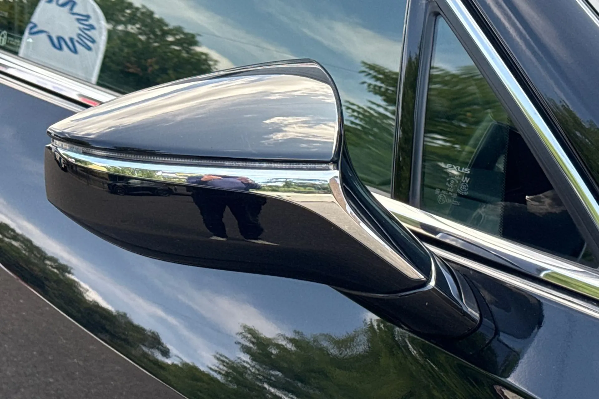 LEXUS UX thumbnail image number 54