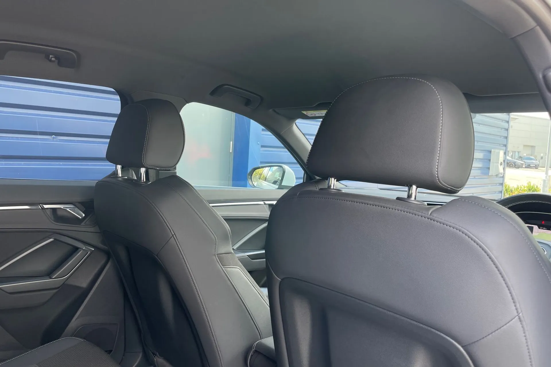 Audi Q3 thumbnail image number 22