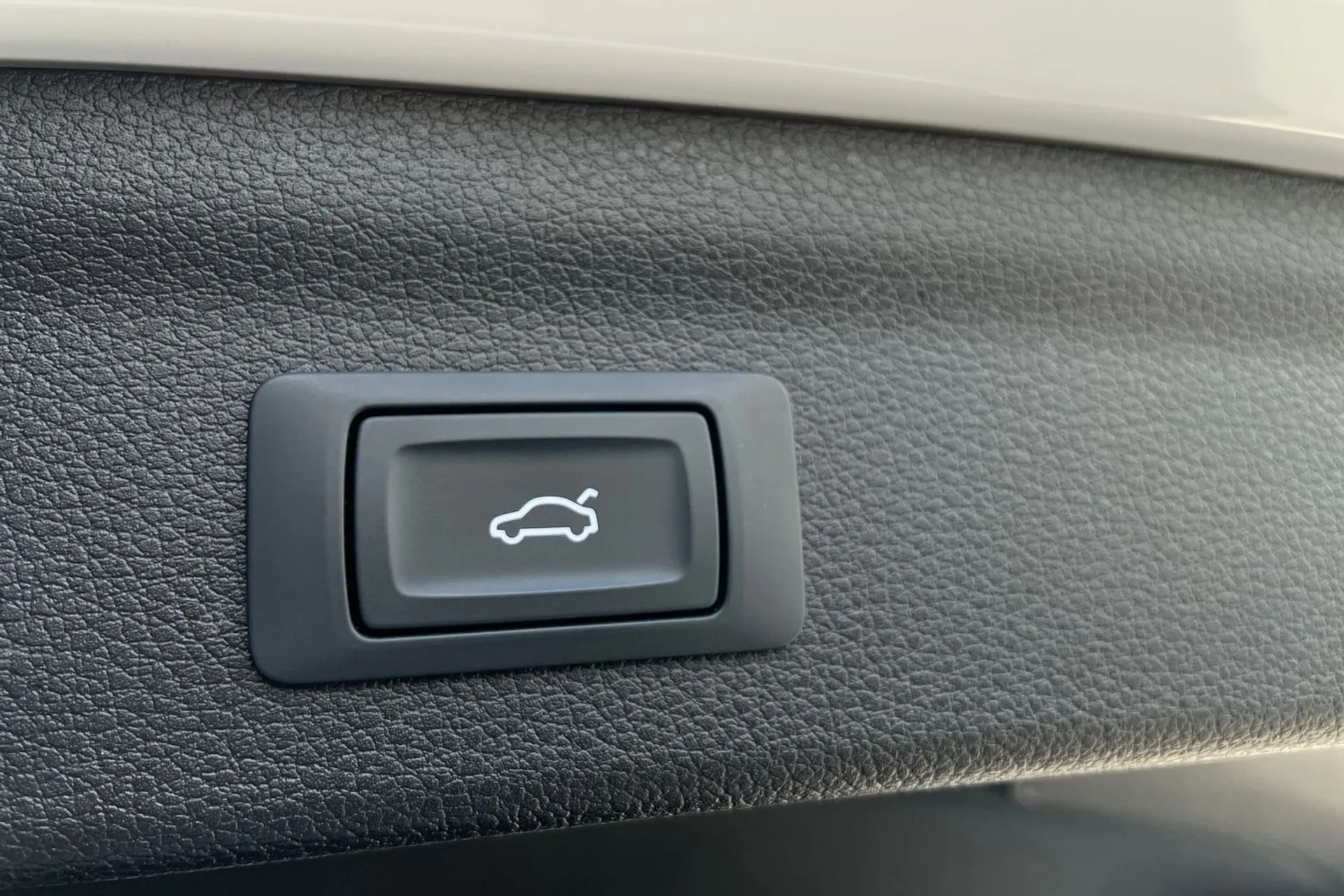 Audi Q3 thumbnail image number 19