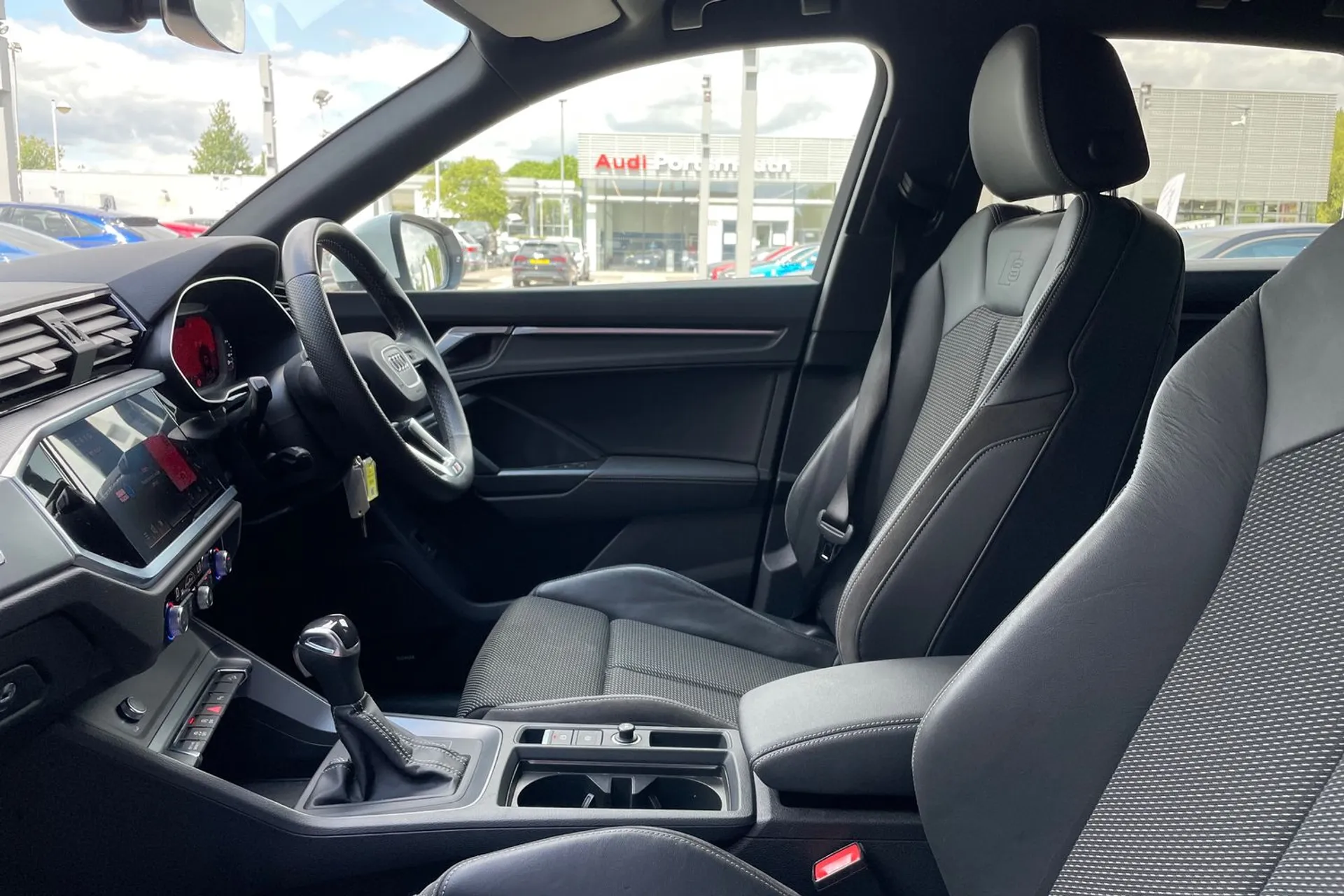 Audi Q3 thumbnail image number 27