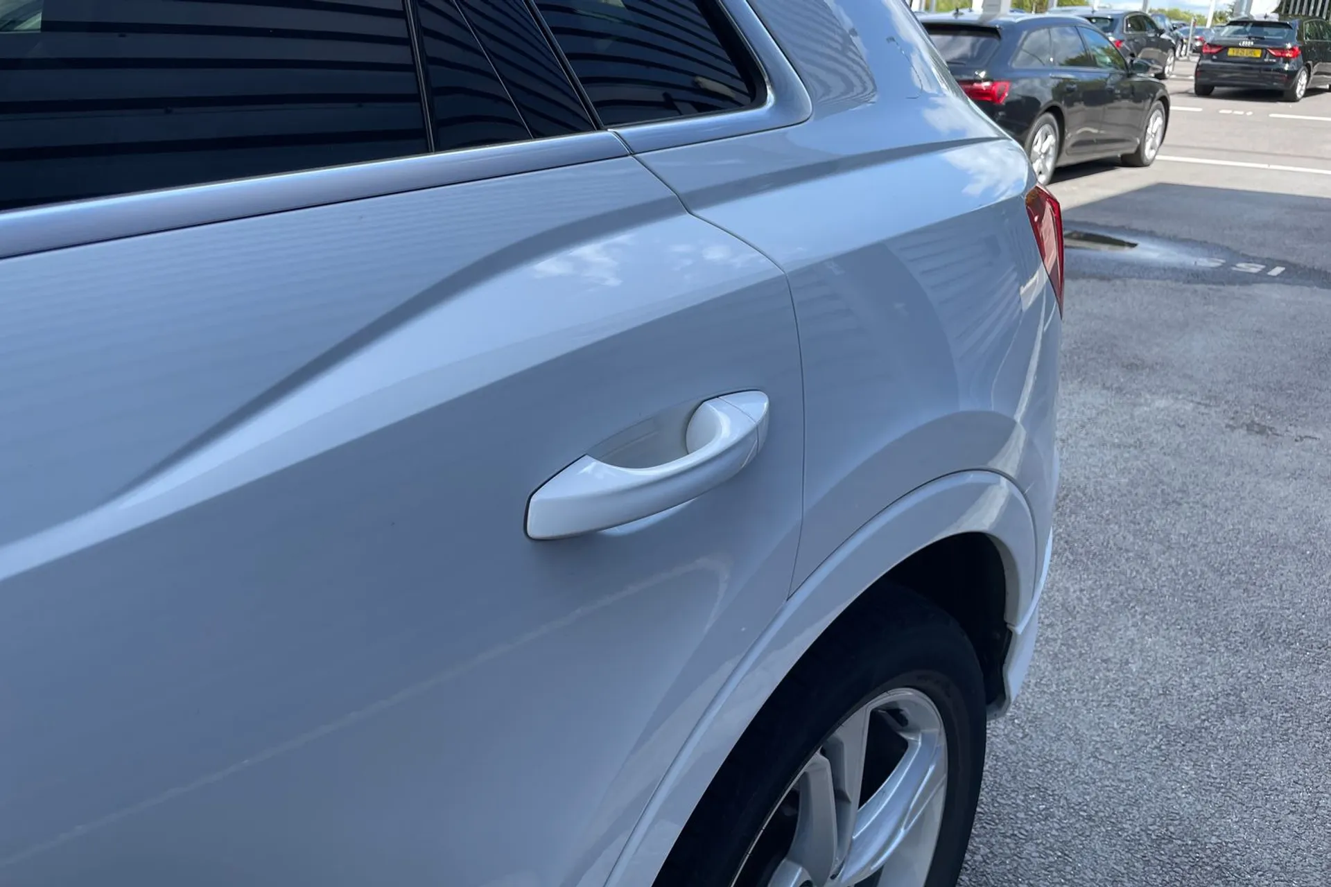 Audi Q3 thumbnail image number 15