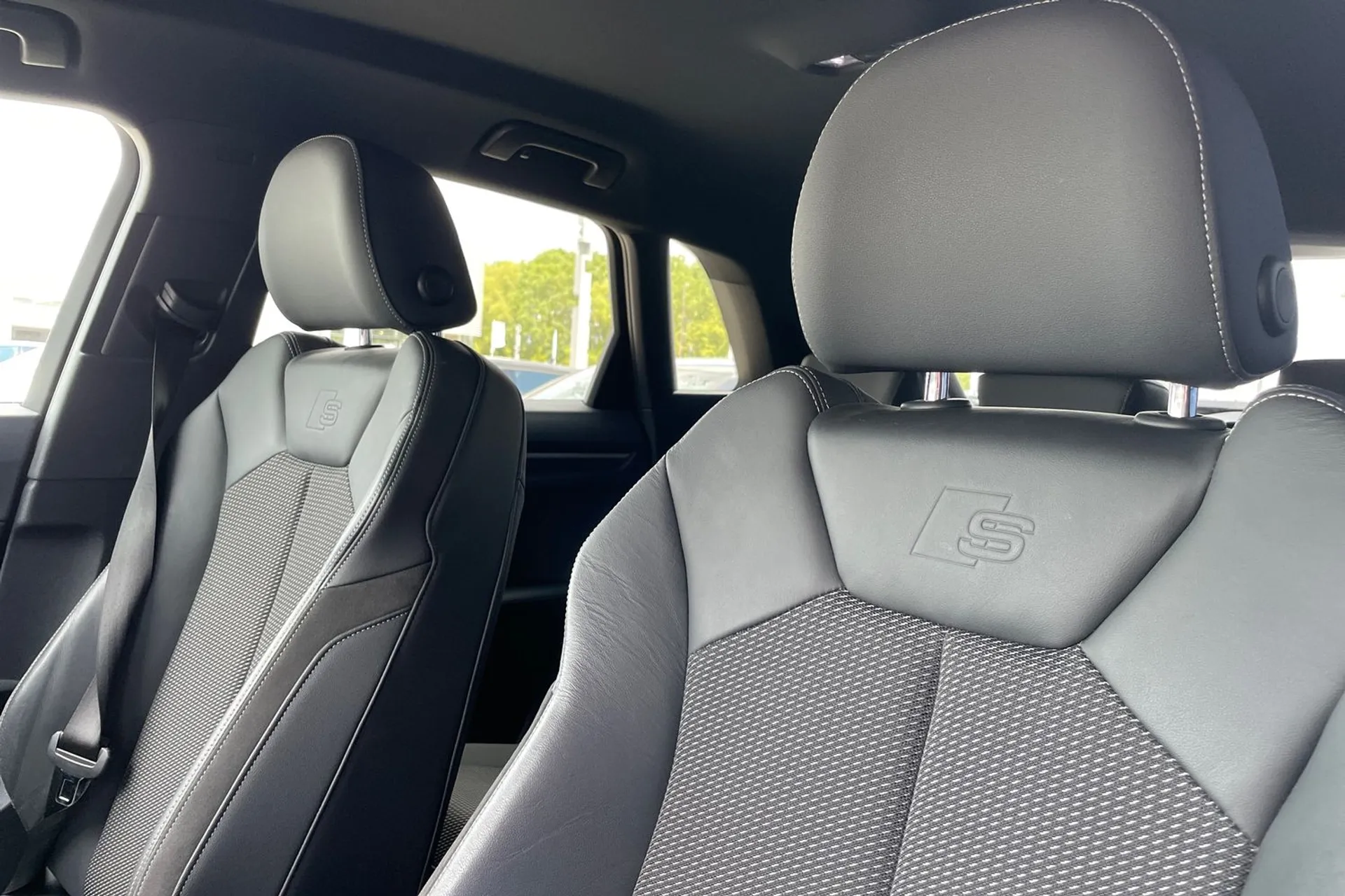 Audi Q3 thumbnail image number 16