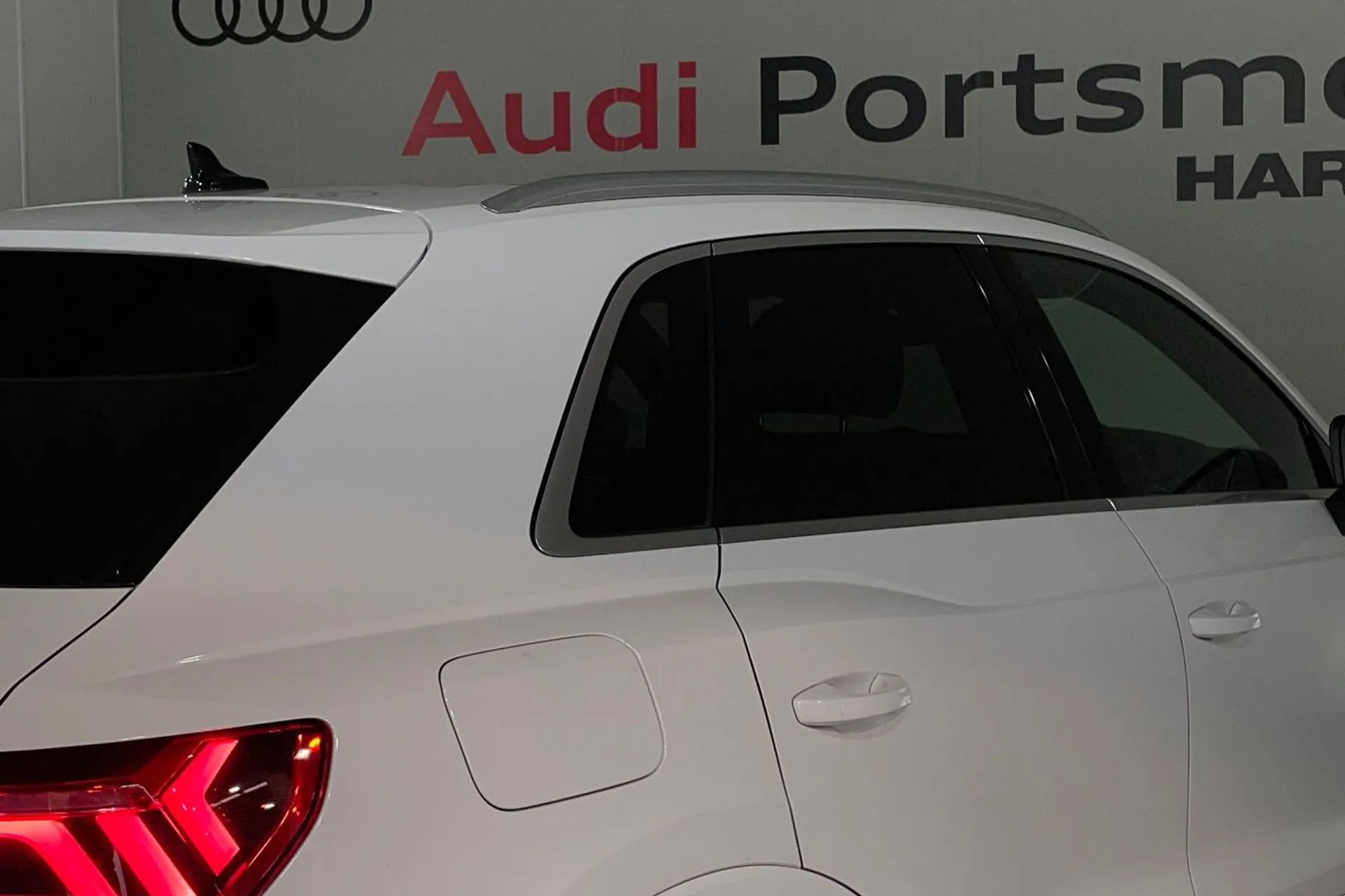 Audi Q3 thumbnail image number 13
