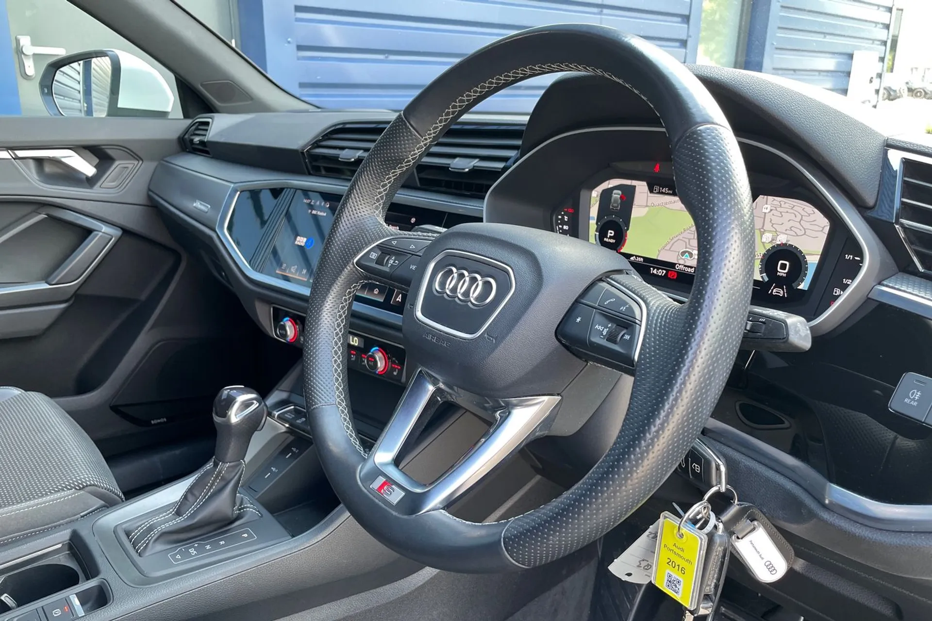 Audi Q3 thumbnail image number 25