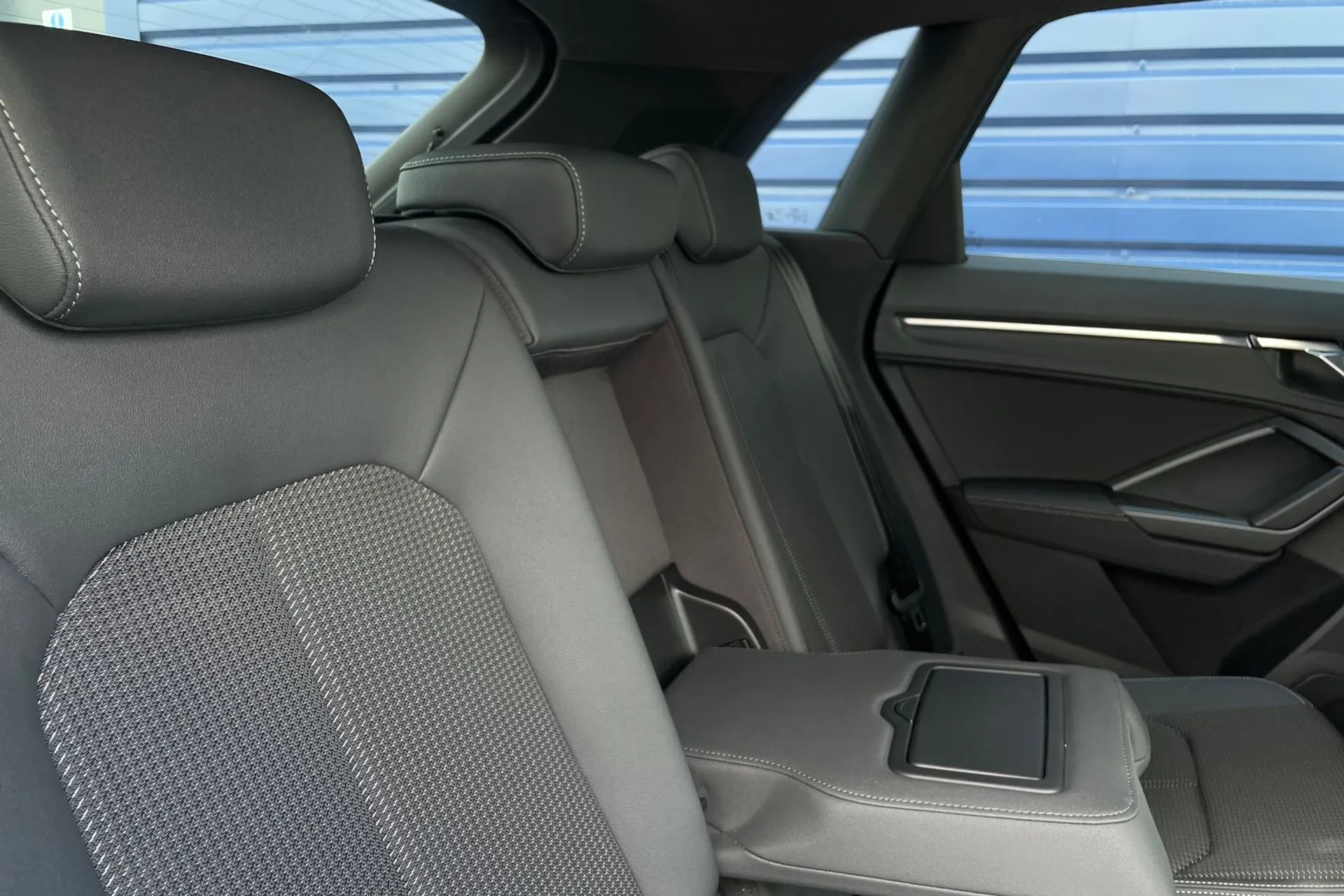 Audi Q3 thumbnail image number 21