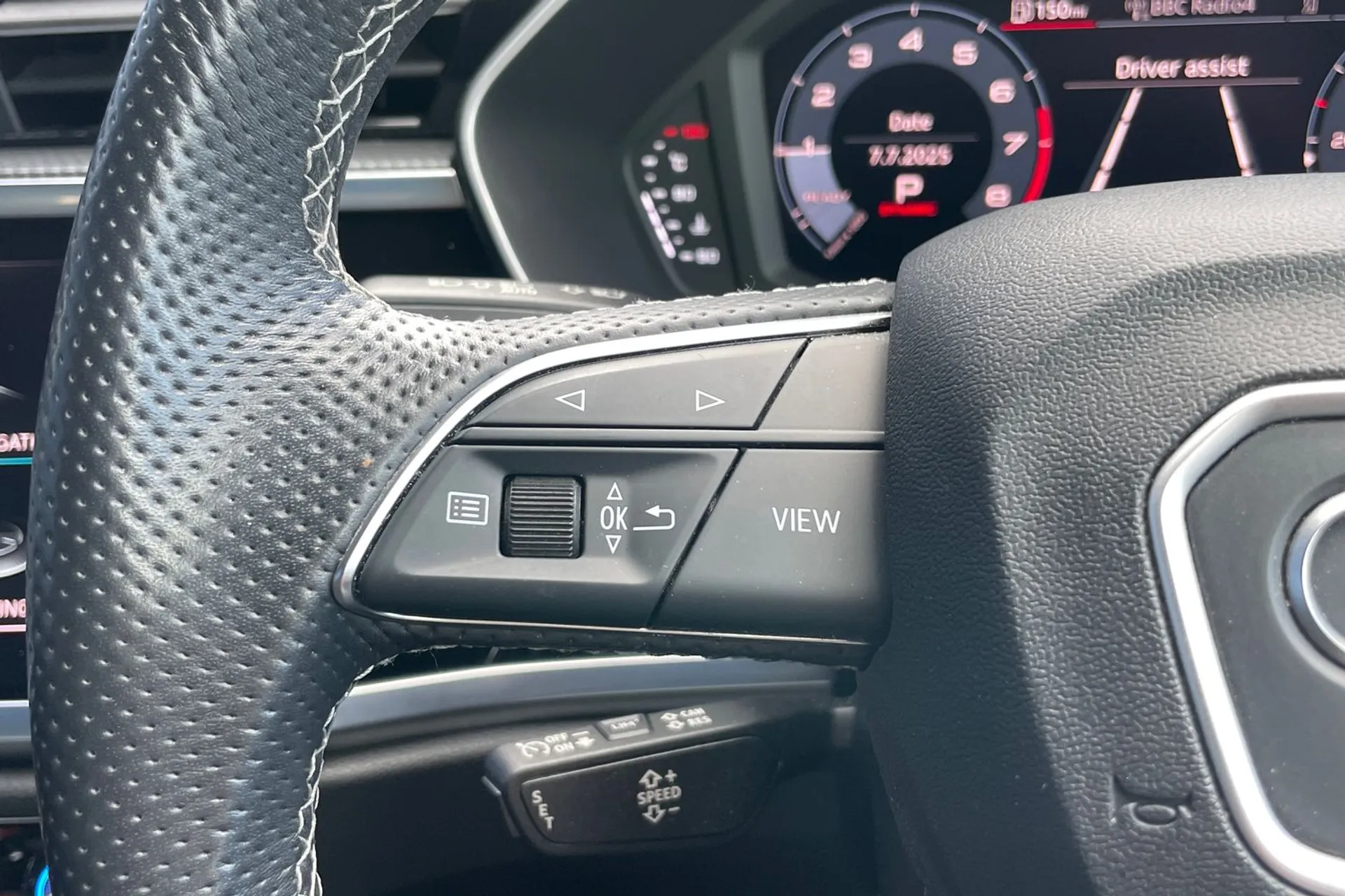 Audi Q3 thumbnail image number 41