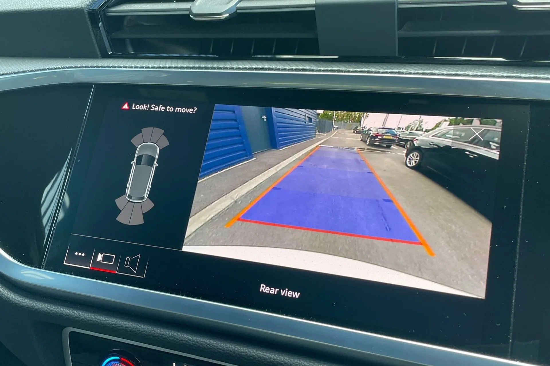 Audi Q3 thumbnail image number 4