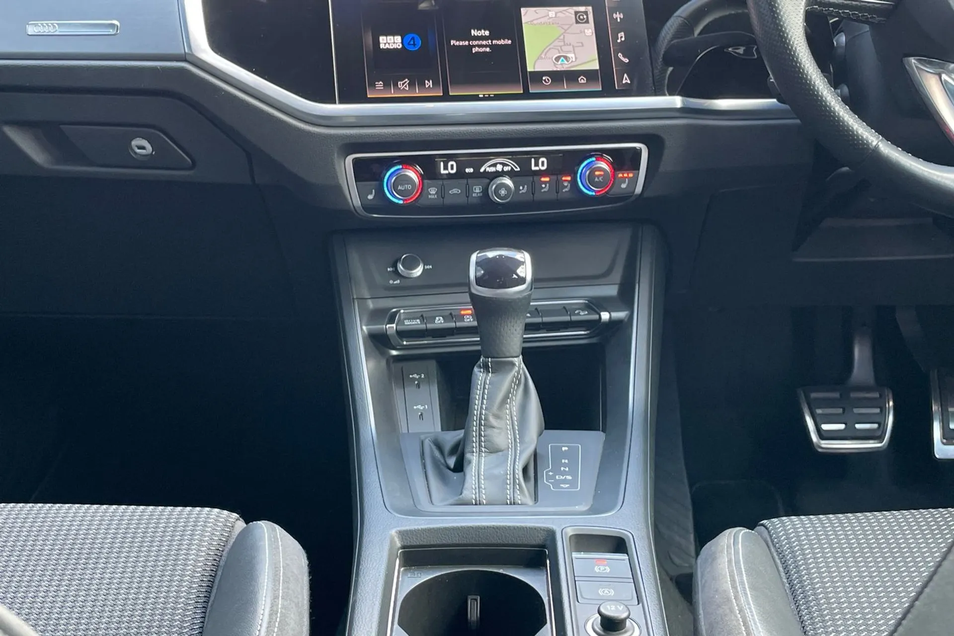 Audi Q3 thumbnail image number 39