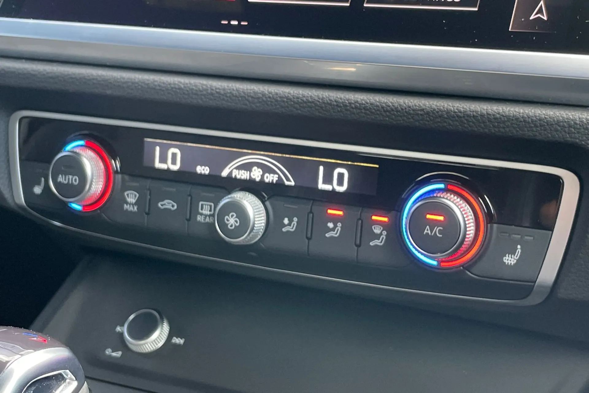 Audi Q3 thumbnail image number 43