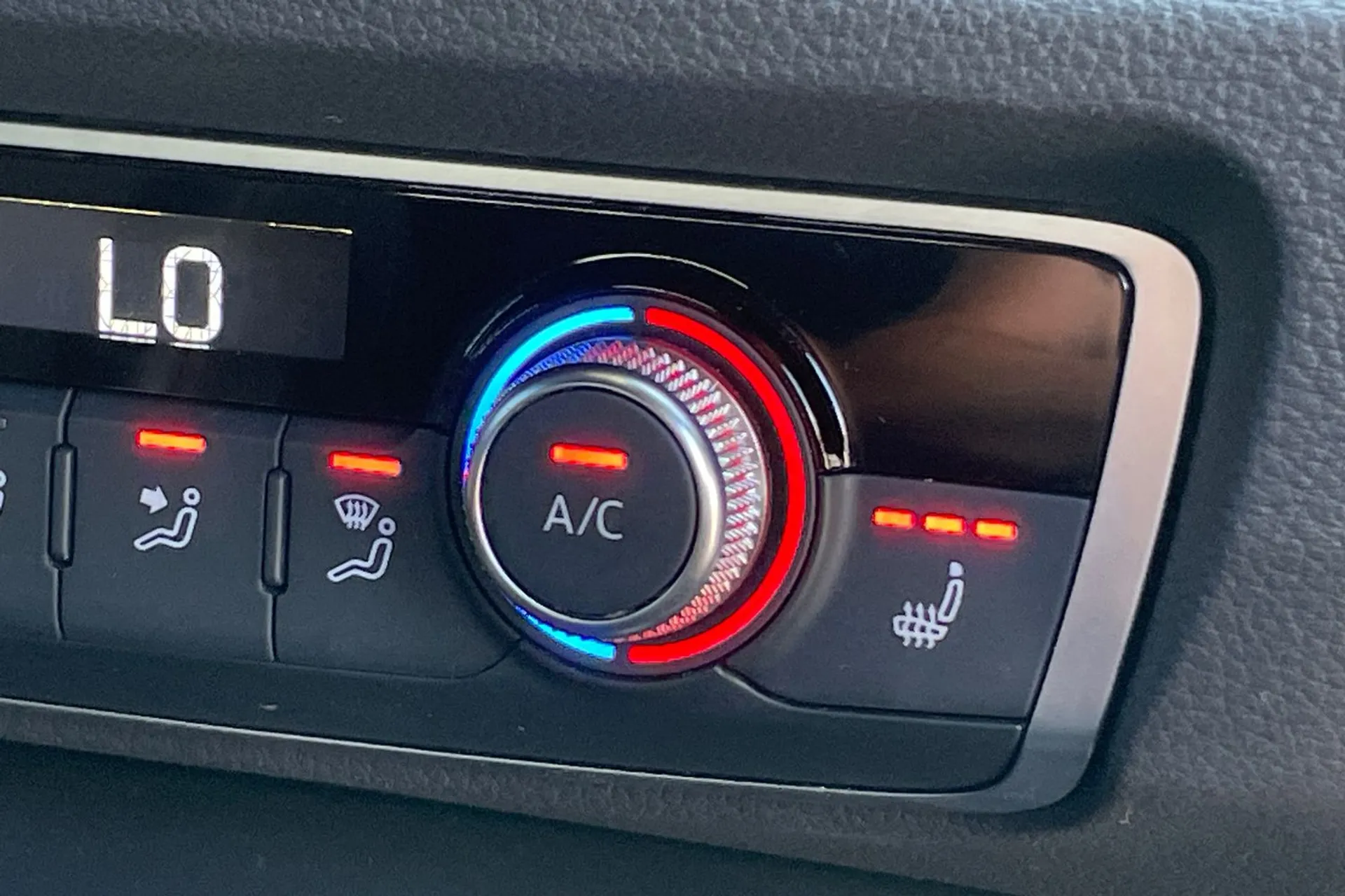 Audi Q3 thumbnail image number 35