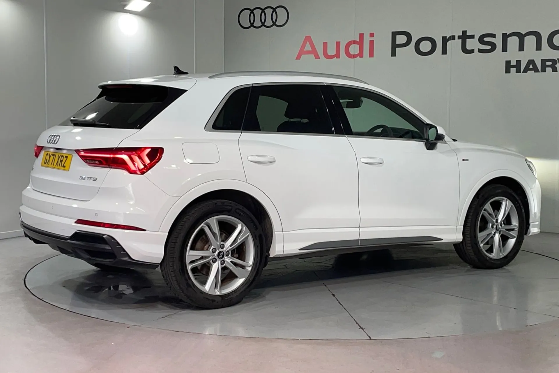 Audi Q3 thumbnail image number 10