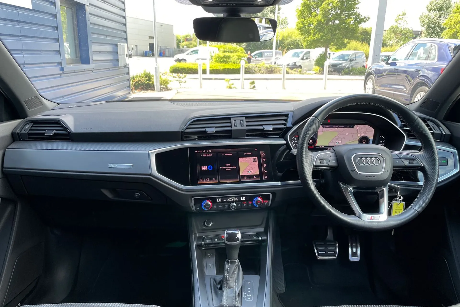 Audi Q3 thumbnail image number 3