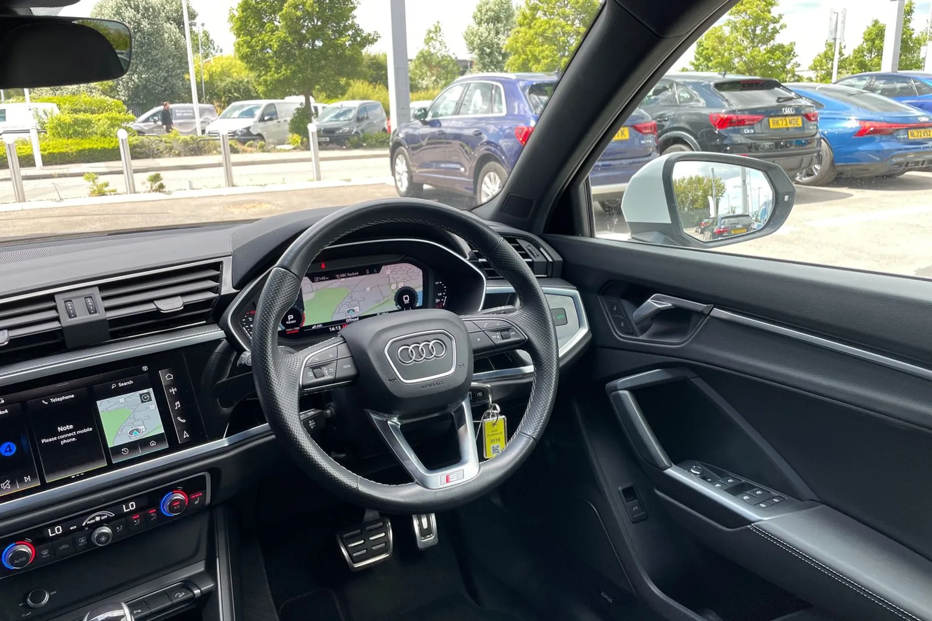 Audi Q3 thumbnail image number 36