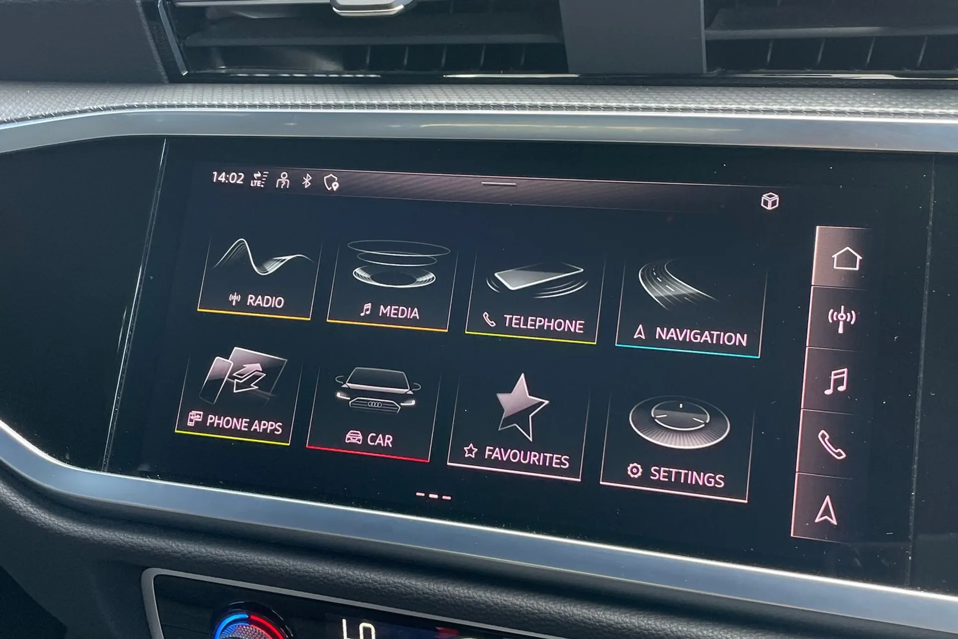 Audi Q3 thumbnail image number 44